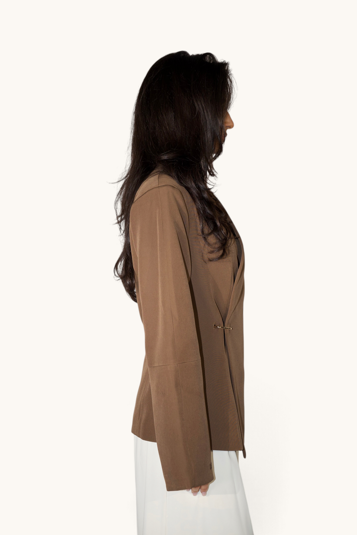 LOSYANA Blazer mit Karabiner, cacao, modische Jacke aus weichem Stoff mit dekorativen Karabinern an den Schultern.