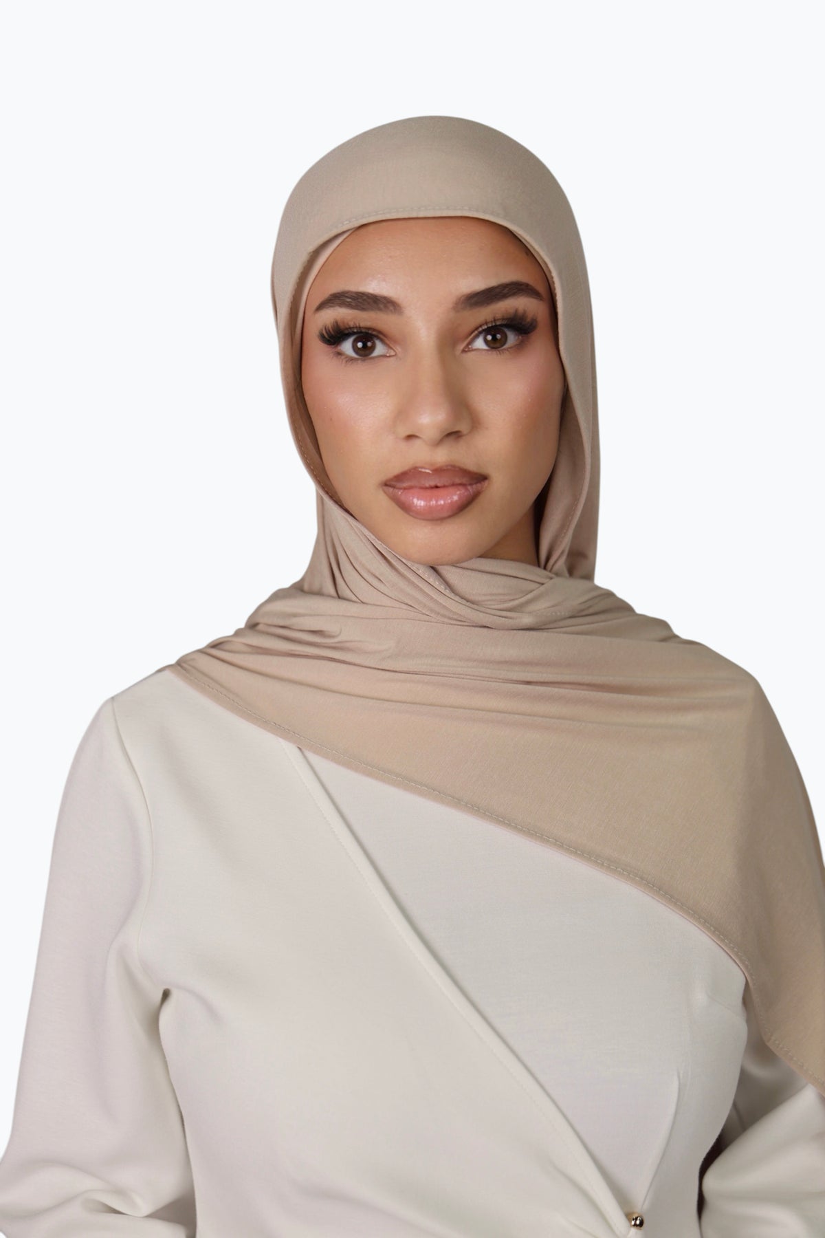 Hübscher Losyana.Shop Breeze Jersey Hijab in Nude, weiches Jersey-Stoff, stilvoller Kopftuch für Damen, angenehmer Tragekomfort