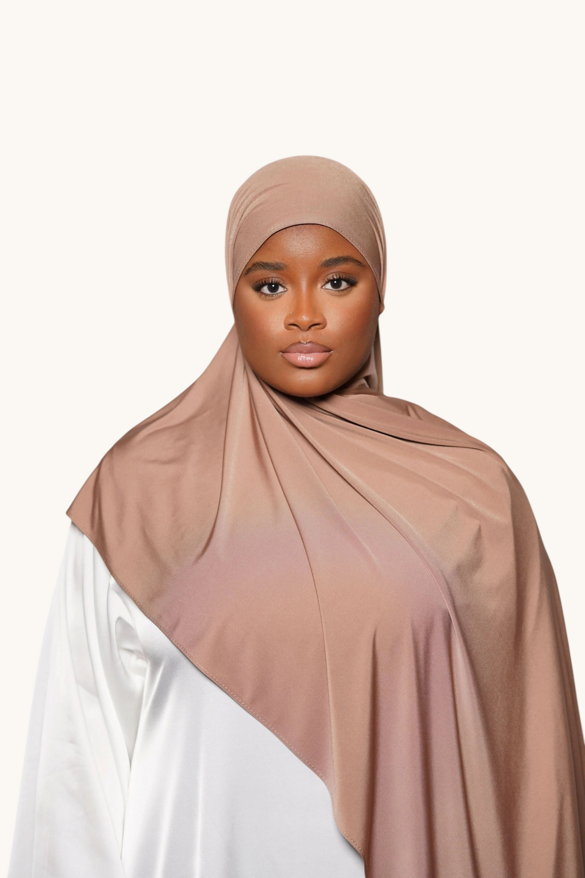 Satin-Hijab in Terra Cotta, hochwertiger Premium Jersey Stoff, elegant und weich, von Losyana.Shop.
