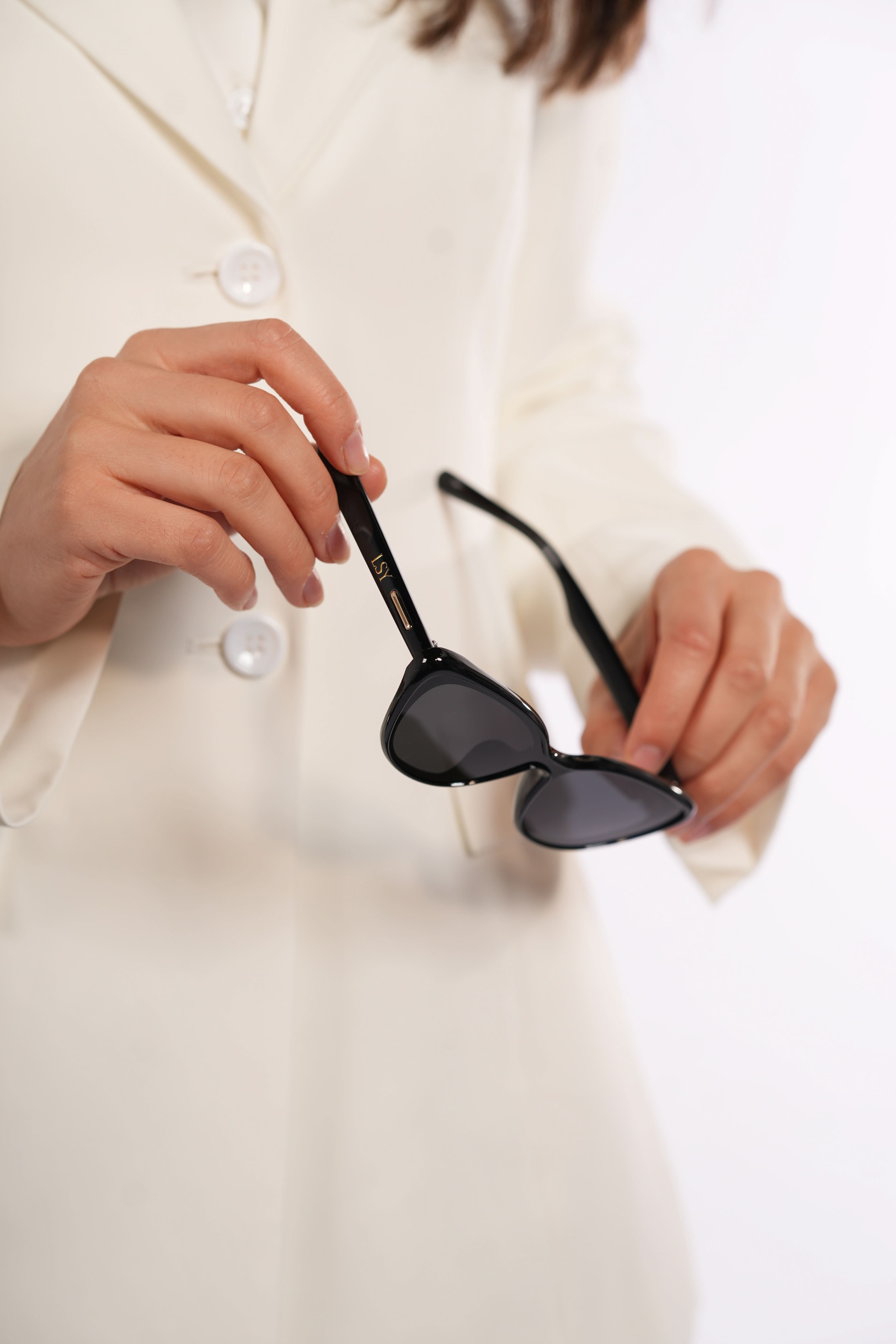 LSY SUN GLASSES - BLACK - Losyana.Shop