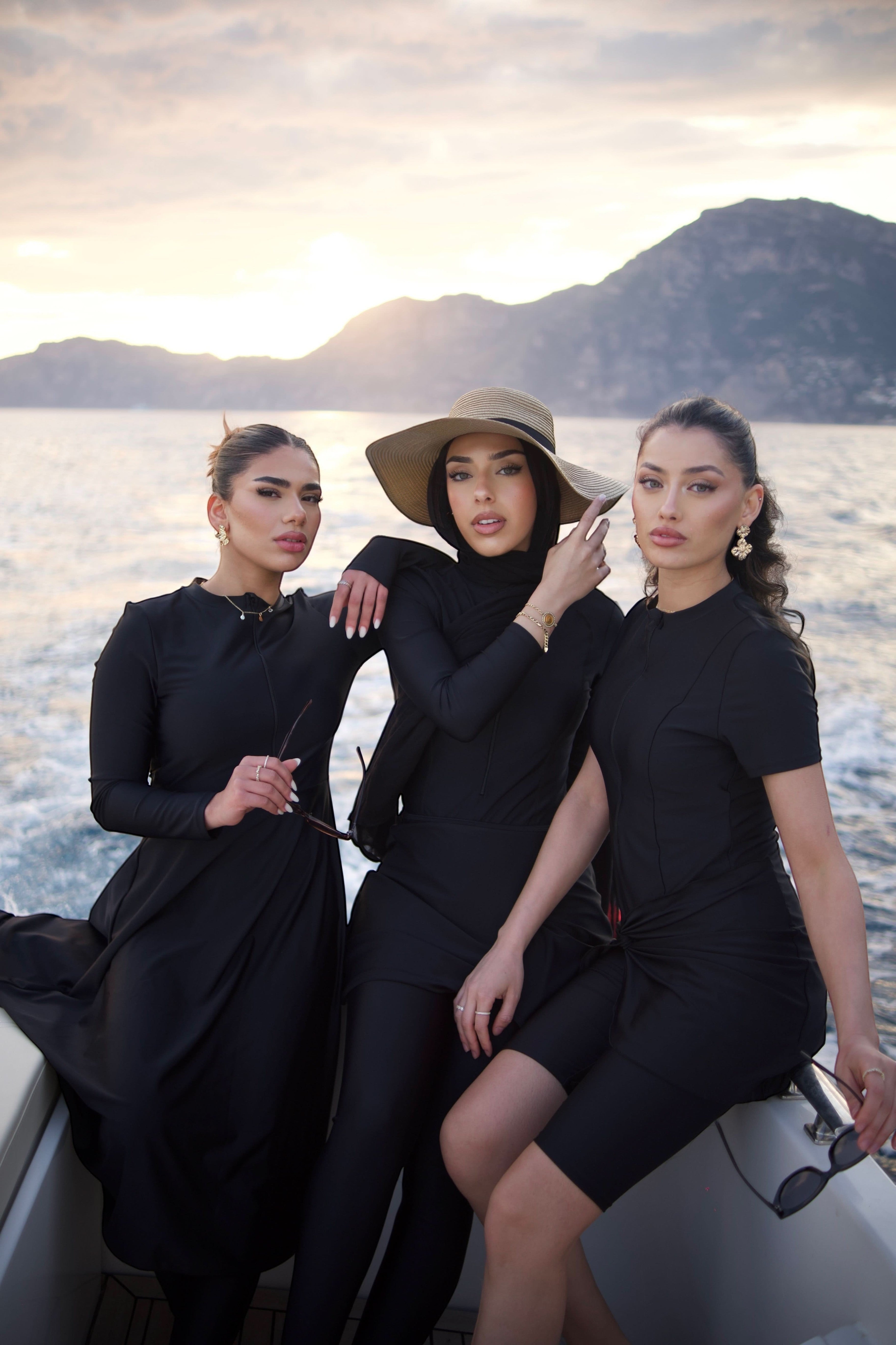 Bunte Luna Marina Schwimmkleidung von Losyana.Shop mit stilvollem Design, geeignet für Wassersport und Schwimmen.