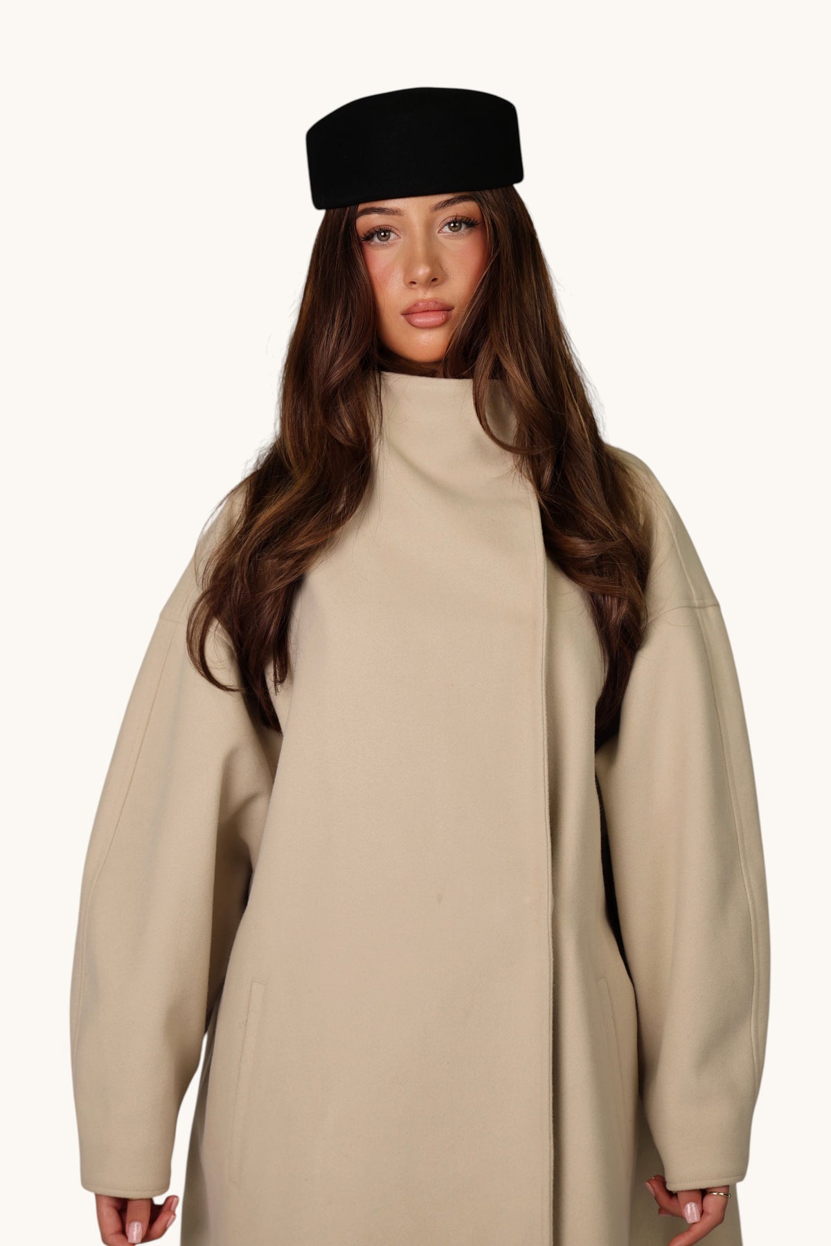Großer Khaki-Mantel von LOSYANA, oversized Schnitt, weiches Material, langärmelig, modischer Damenmantel.