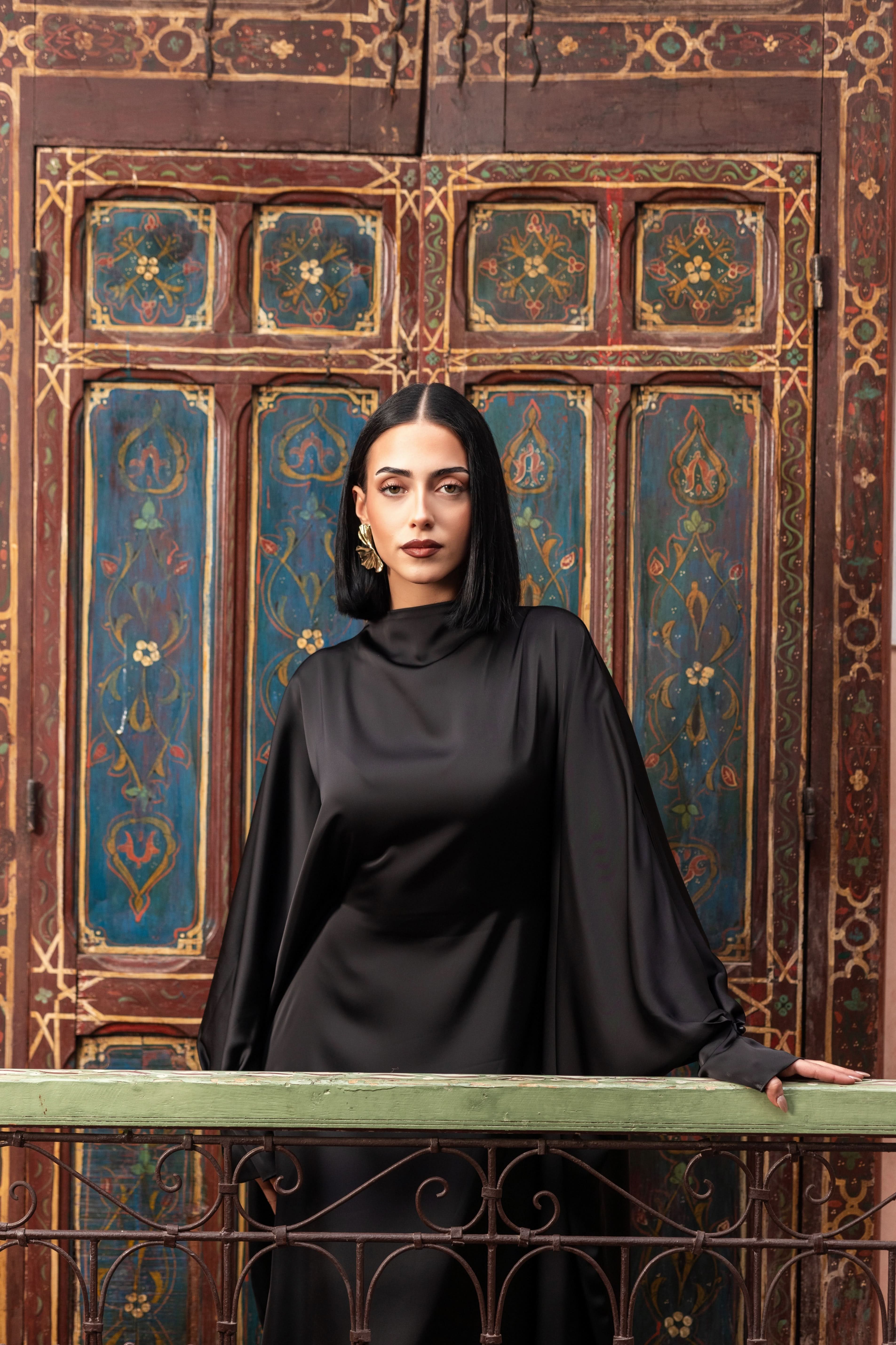 arabian satin abaya - black