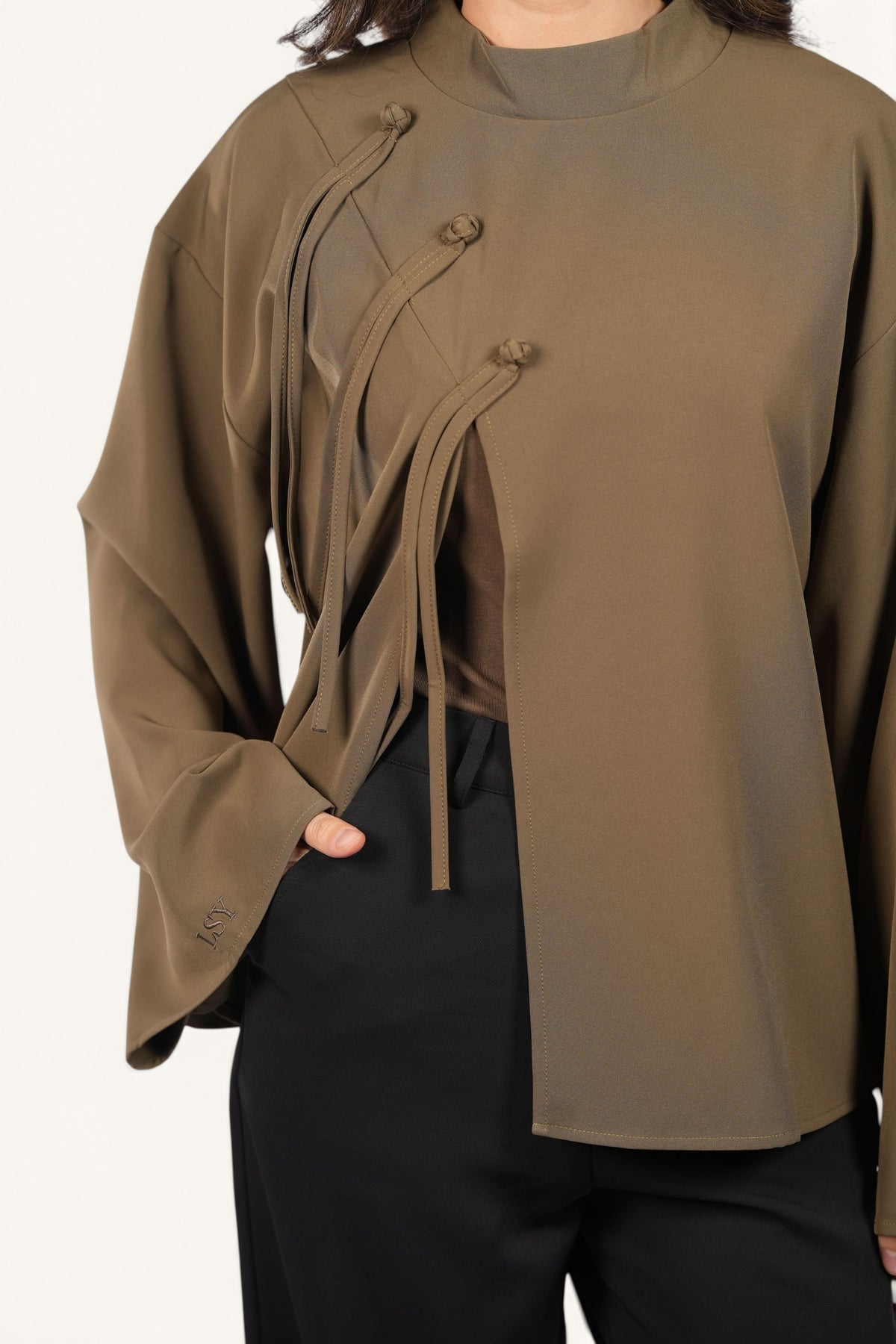 Olivgrünes Losyana.Shop Oberteil, das Legacy Shirt aus weichem Stoff, mit lockerer Passform und Rundhalsausschnitt.