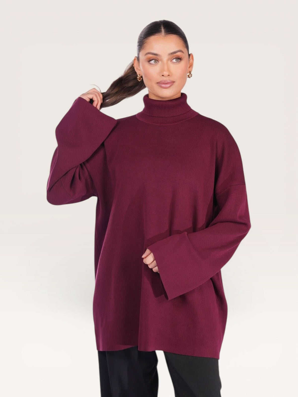 Luxusstrickpullover in Bordeaux von Losyana.Shop, weiches Oberteil mit feiner Textur und bequemer Passform, Nahaufnahme.