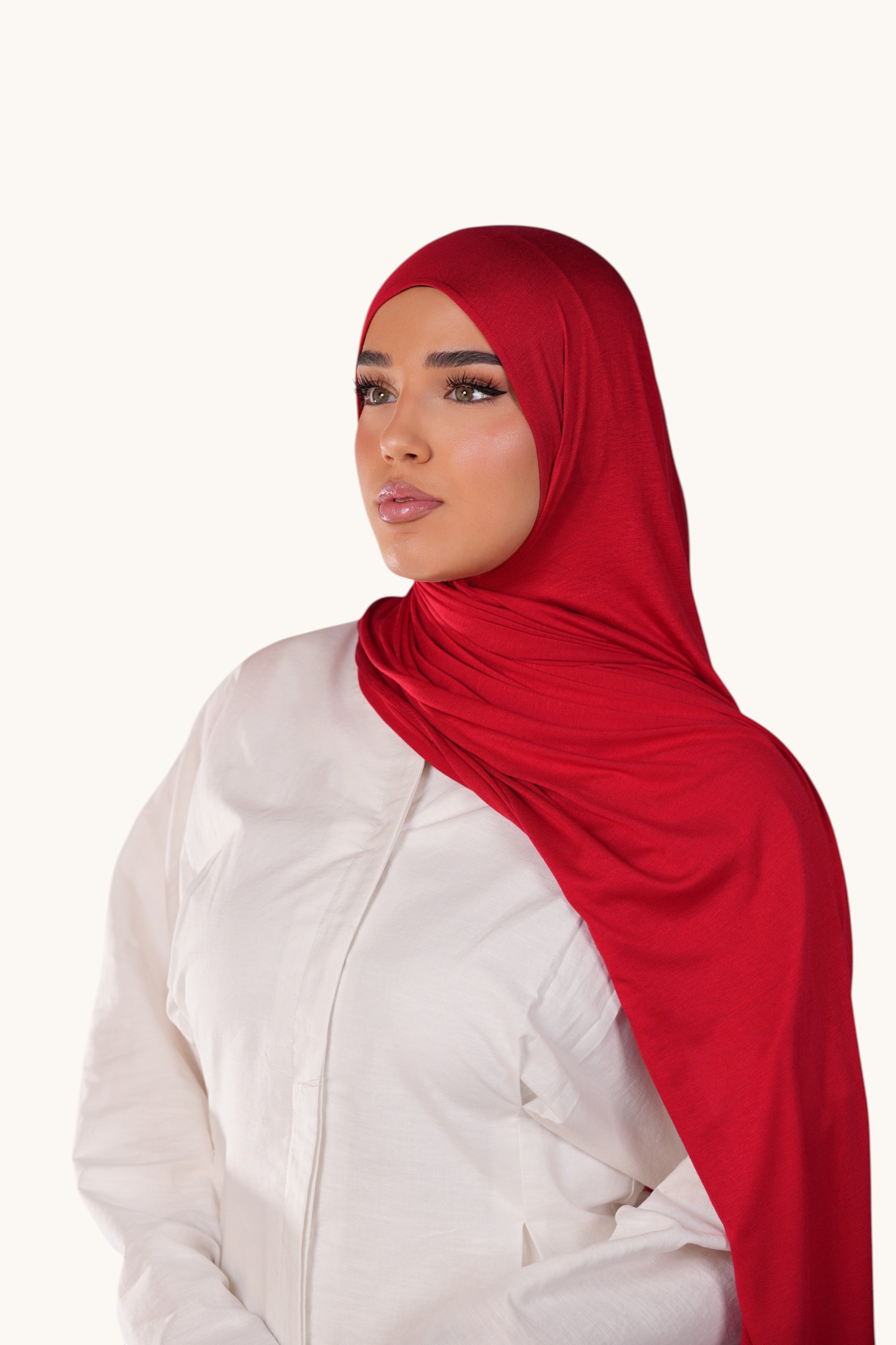 Roter Bambus-Jersey von Losyana.Shop, weiches und nachhaltiges Stoffmaterial, Nahaufnahme des Stoffes und Textur.