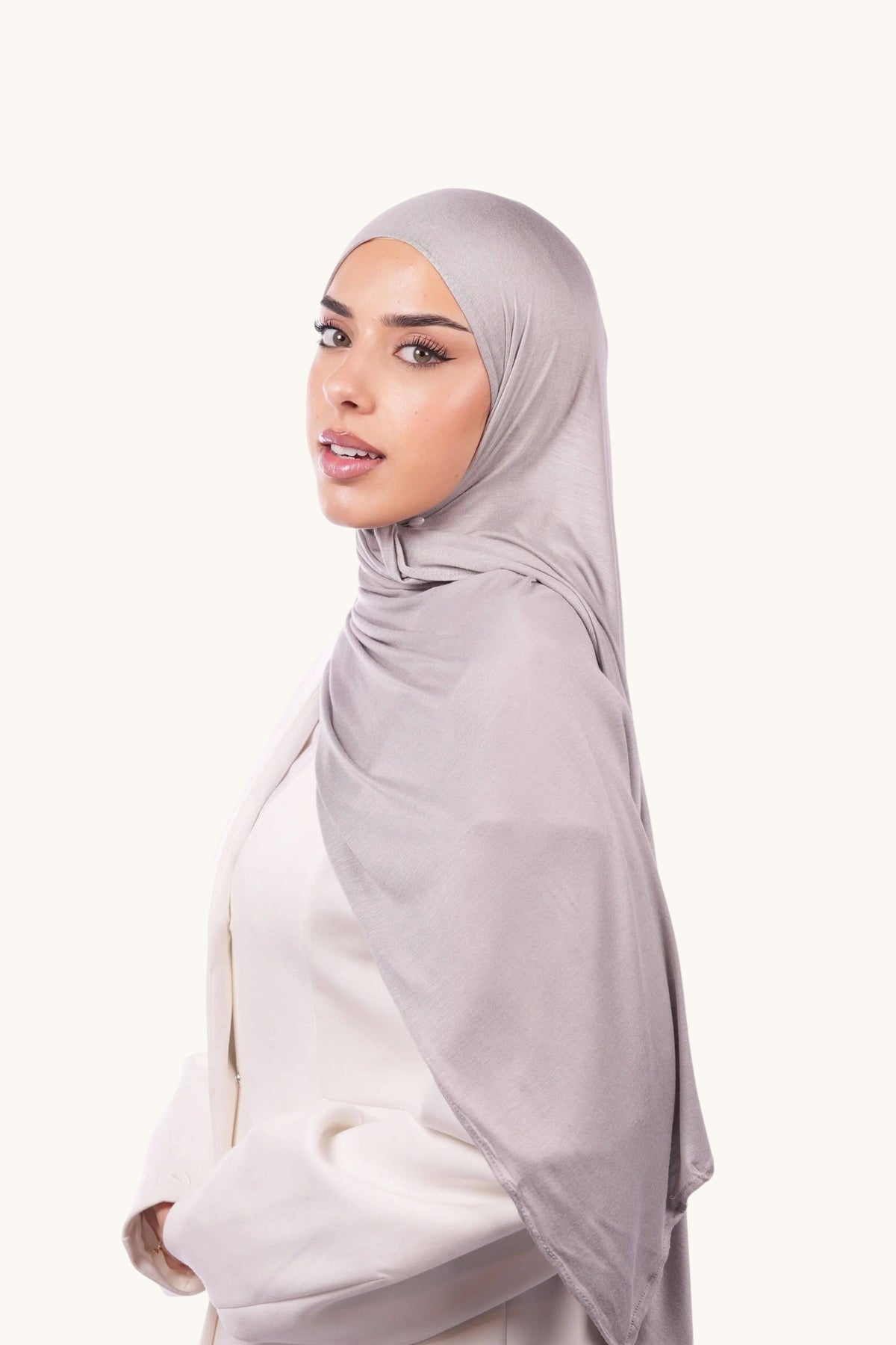 Weiches Bambus-Jersey in nude grau, Losyana.Shop, Detailaufnahme des Stoffes und der Textur.