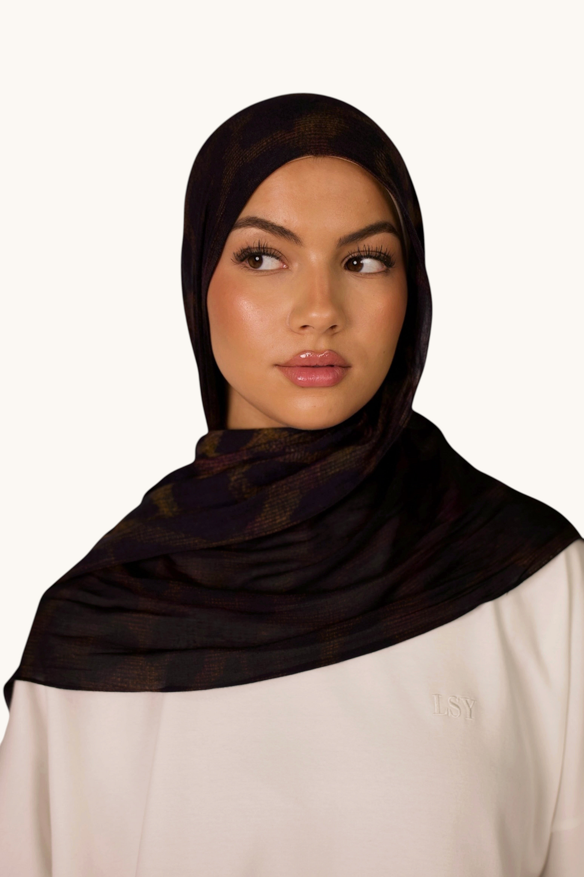 Leichter Modal-Hijab in Dunkel-Leopardmuster, LOSYANA, weich und bequem, stilvoller Kopftuch-Accessoire.