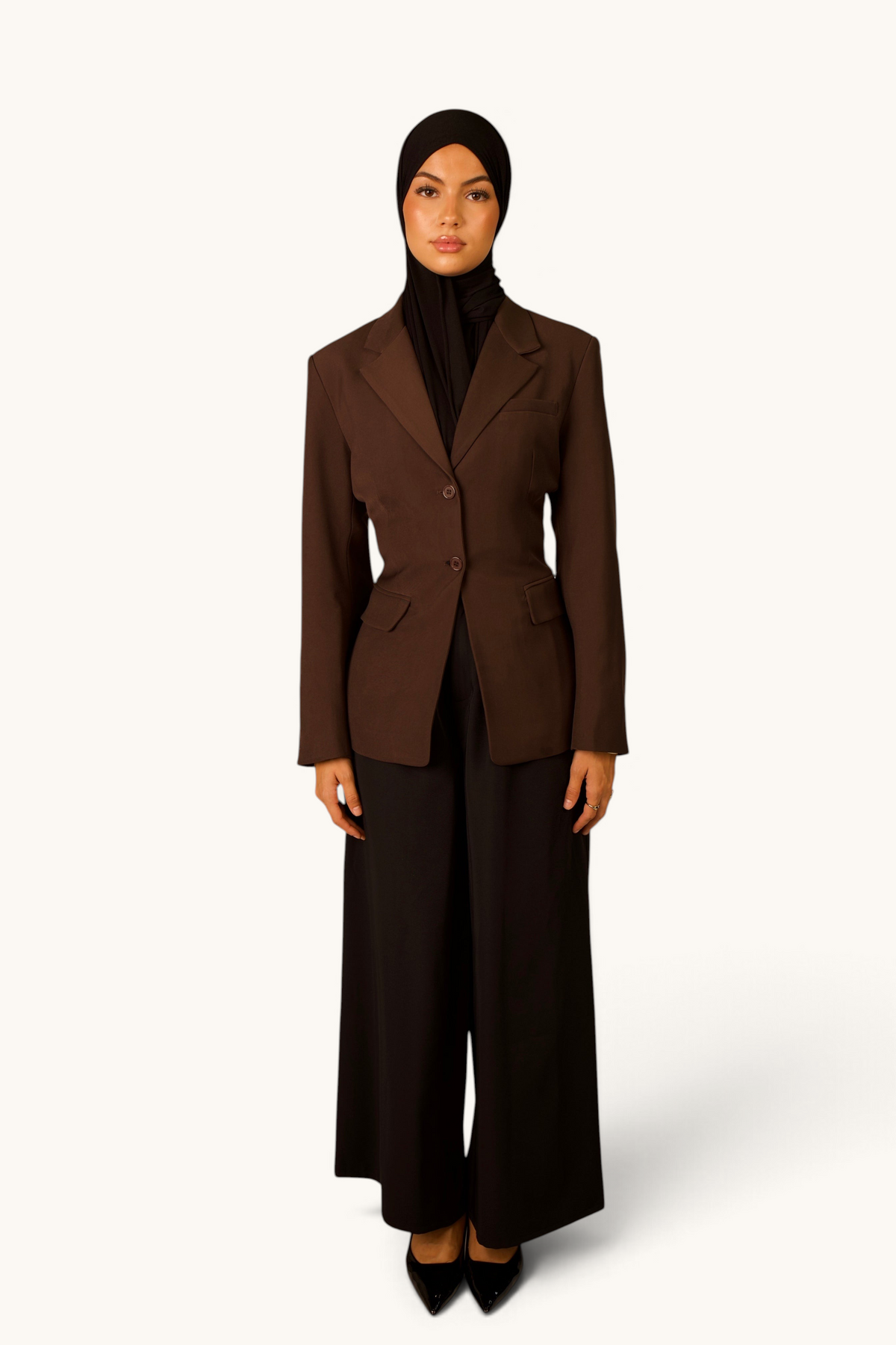 LOSYANA taillierter Blazer in Espresso mit doppeltem Knopfverschluss und strukturierter Schulterpartie
