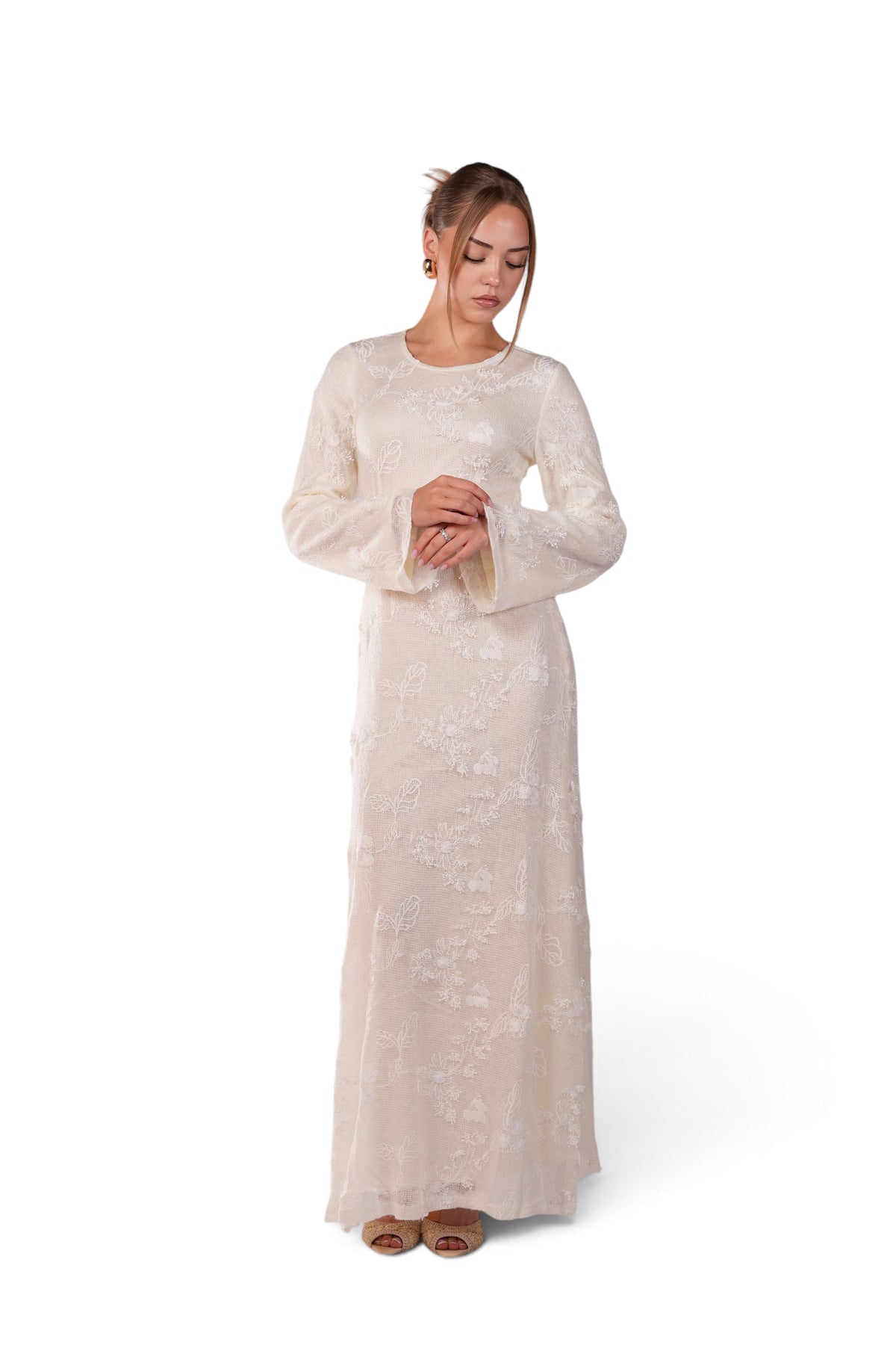 Model wearing a LOSYANA Fuerteventura cream-colored long-sleeved lace dress with trumpet sleeves and round neckline.