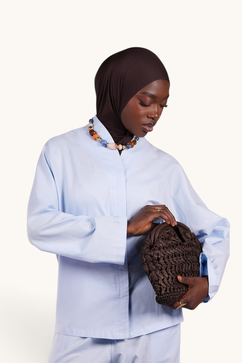 LOSYANA Gran Canaria aqua linen two-piece set with trumpet sleeves and high collar worn by a model with a brown hijab