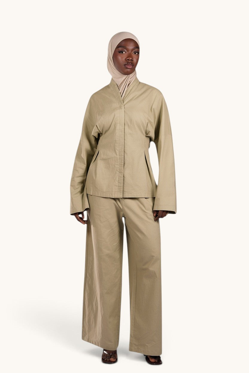 LOSYANA Gran Canaria pistachio linen two-piece set with wide-leg trousers and trumpet-sleeve top on a model.