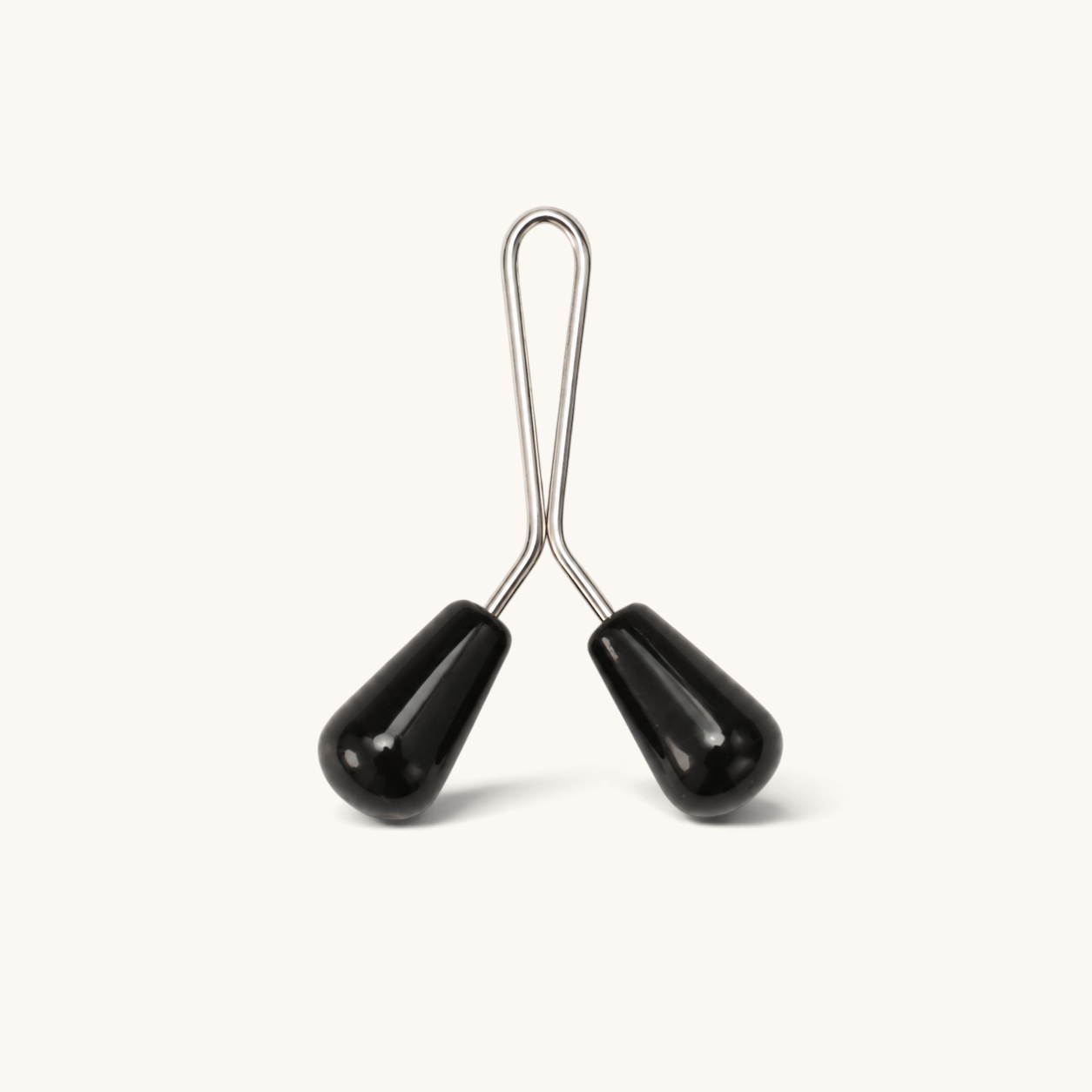 LOSYANA Lune black hijab clip featuring a silver metal wire frame with two smooth black teardrop-shaped beads.