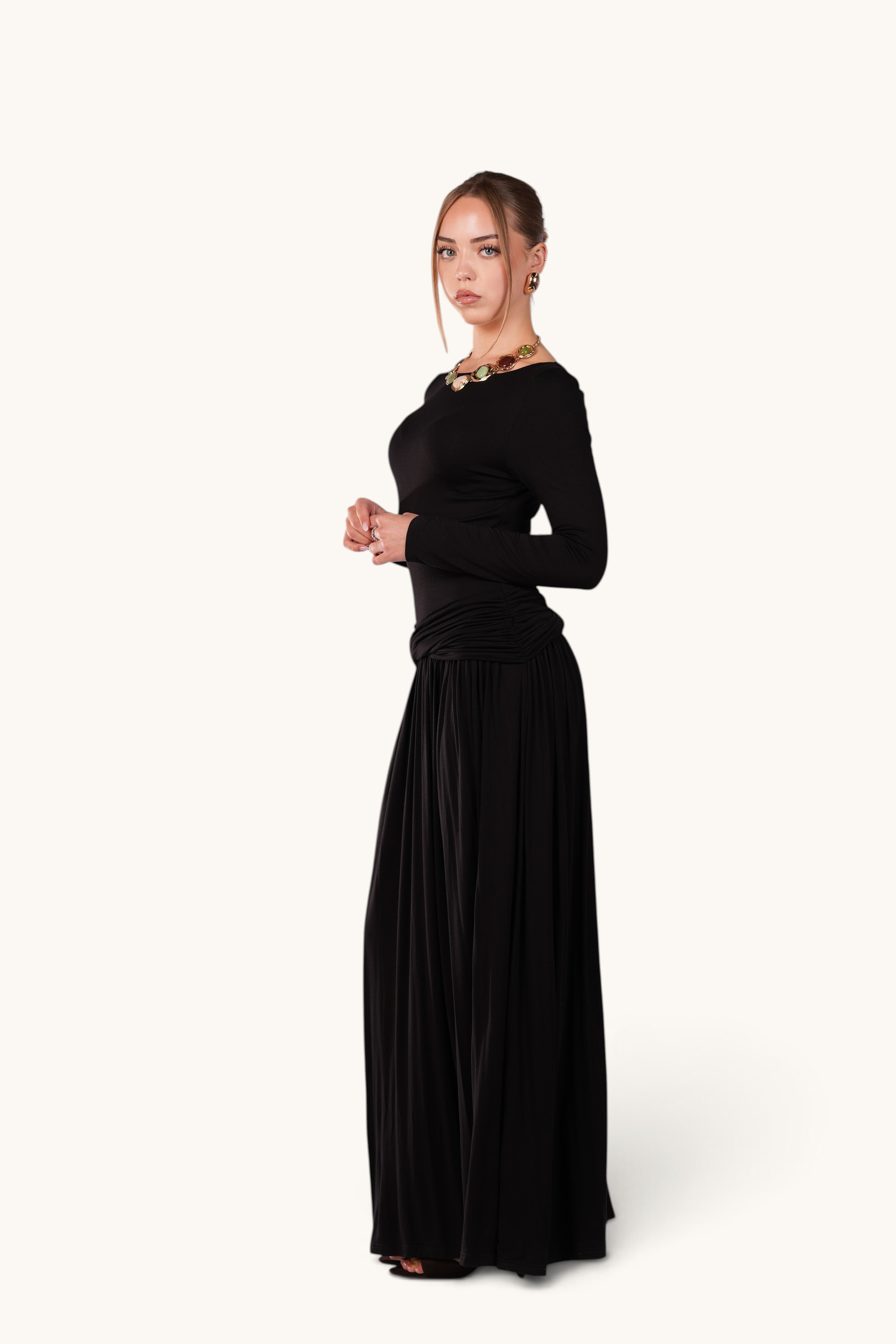 LOSYANA Marbella Jersey-Kleid in Schwarz mit Knotendetail an der Hüfte und langem, fließendem Rock
