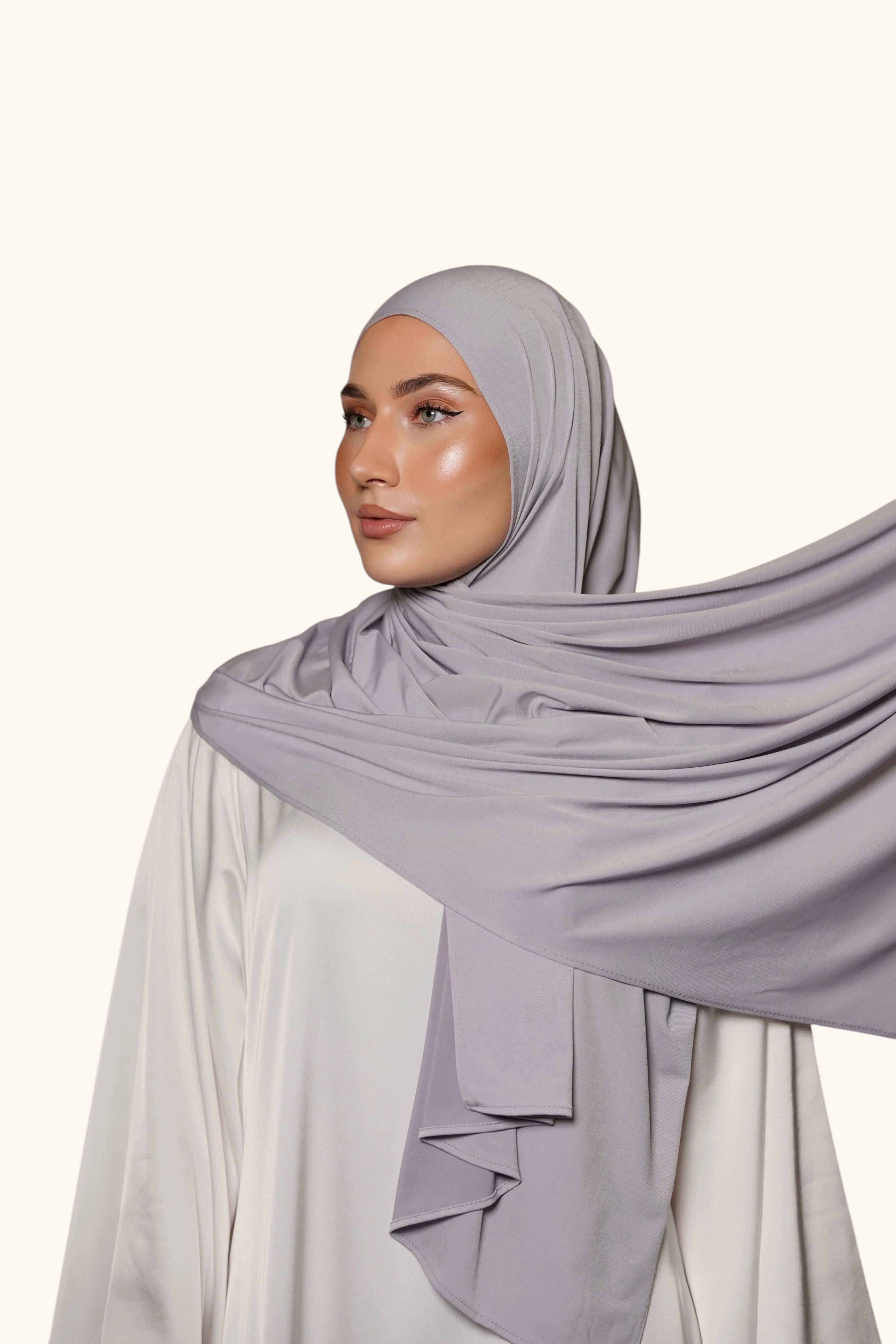 LOSYANA platinum grey premium jersey hijab worn by a model, featuring soft, non-slip, and opaque fabric.