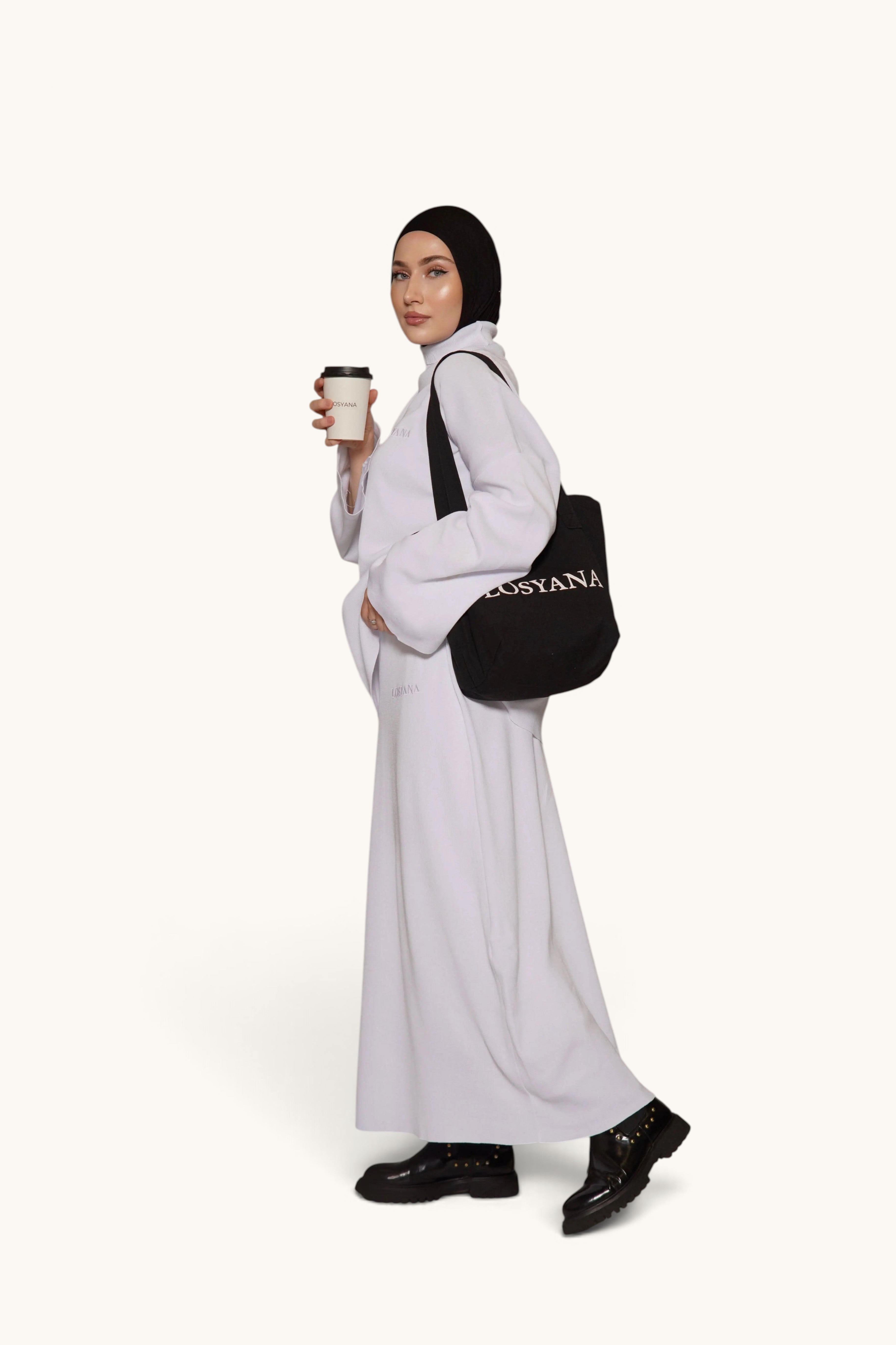 Weißes Luxus-Baumwoll-Zweiteiler-Set von Losyana.Shop, das elegante, weiche Baumwollstoffe und stilvolles Design zeigt.