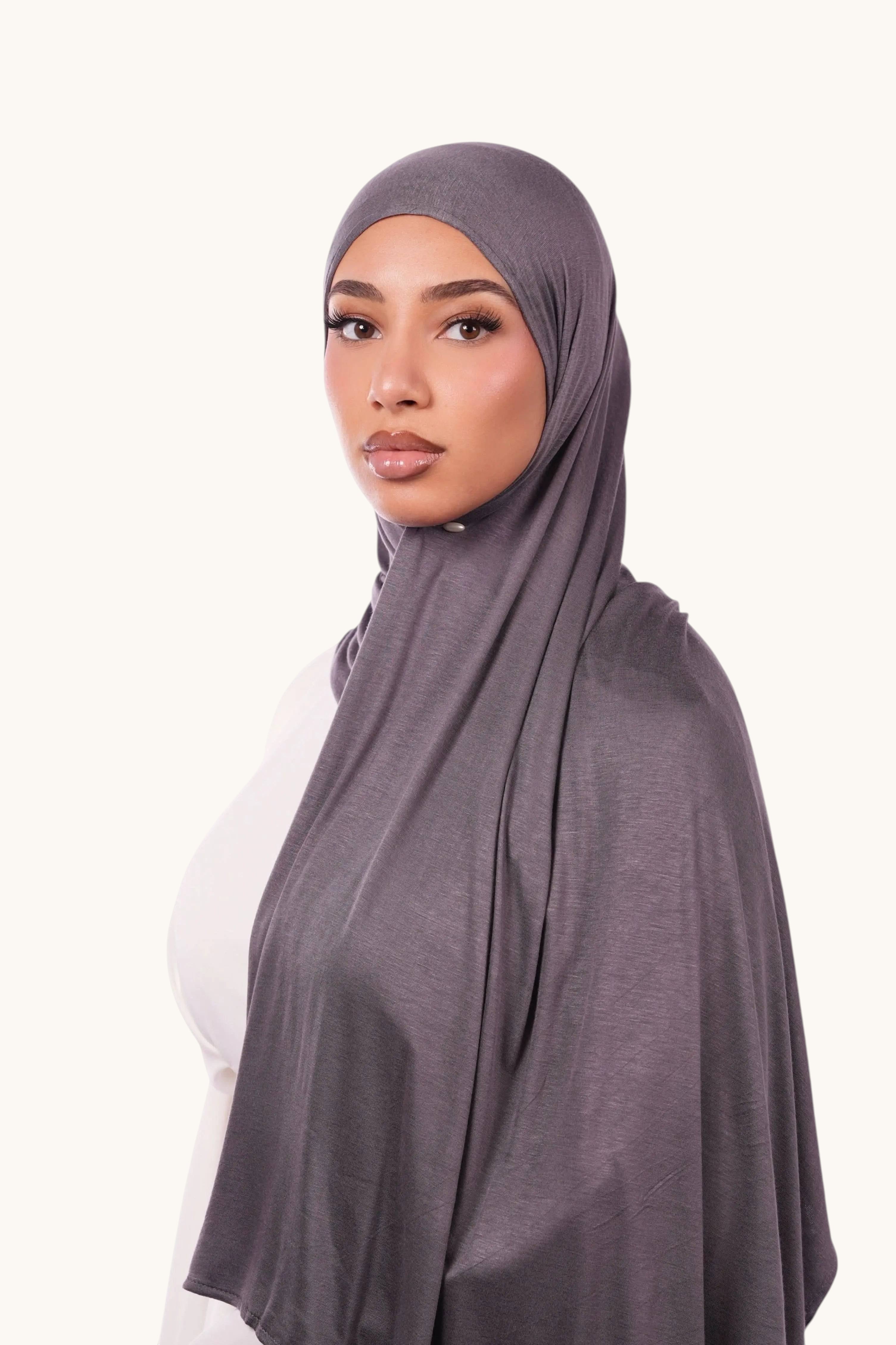 Dunkelgraues Bamboo Jersey von Losyana.Shop, weiches und nachhaltiges Baumwollstoff-Textil, Nahaufnahme des Stoffes