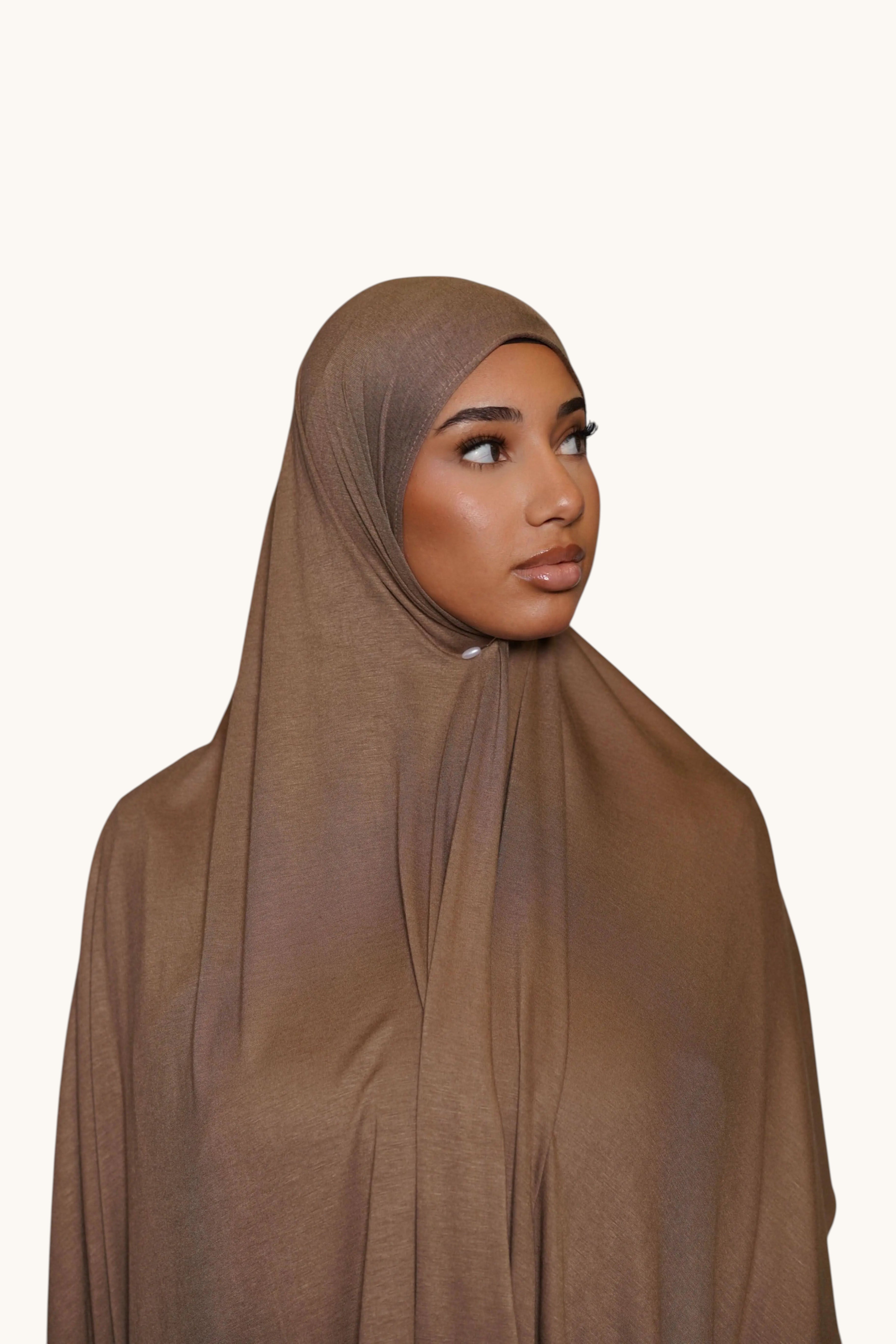 Weicher Bambus-Jersey in Toffee-Farbe, Losyana.Shop, Nahaufnahme des Stoffes und Textur.