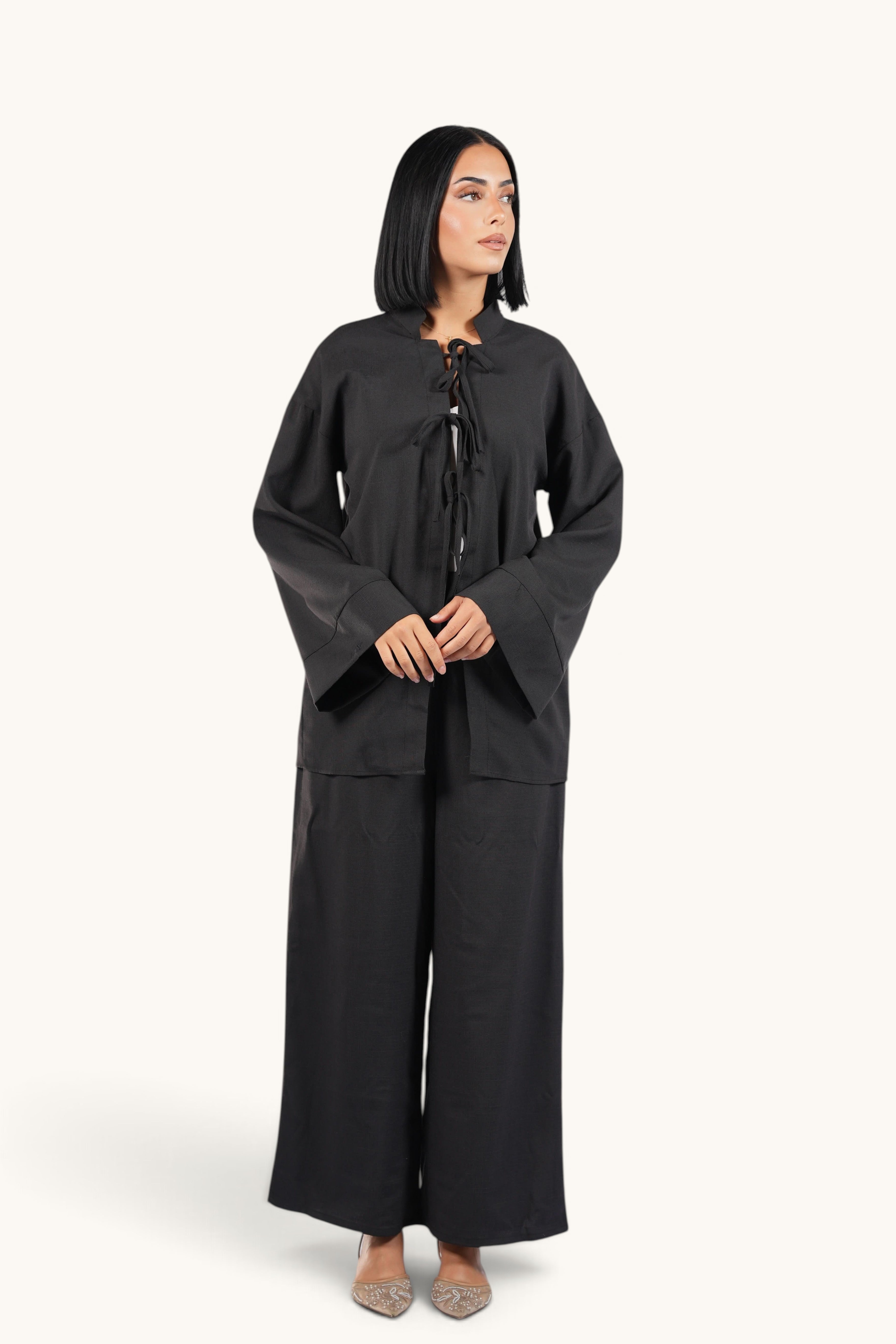 Schwarzfarbenes Positano Ease Set Zweiteiler von Losyana.Shop, bequemes Kleidungsset für Damen, sichtbare Stoffdetails und passendes Design
