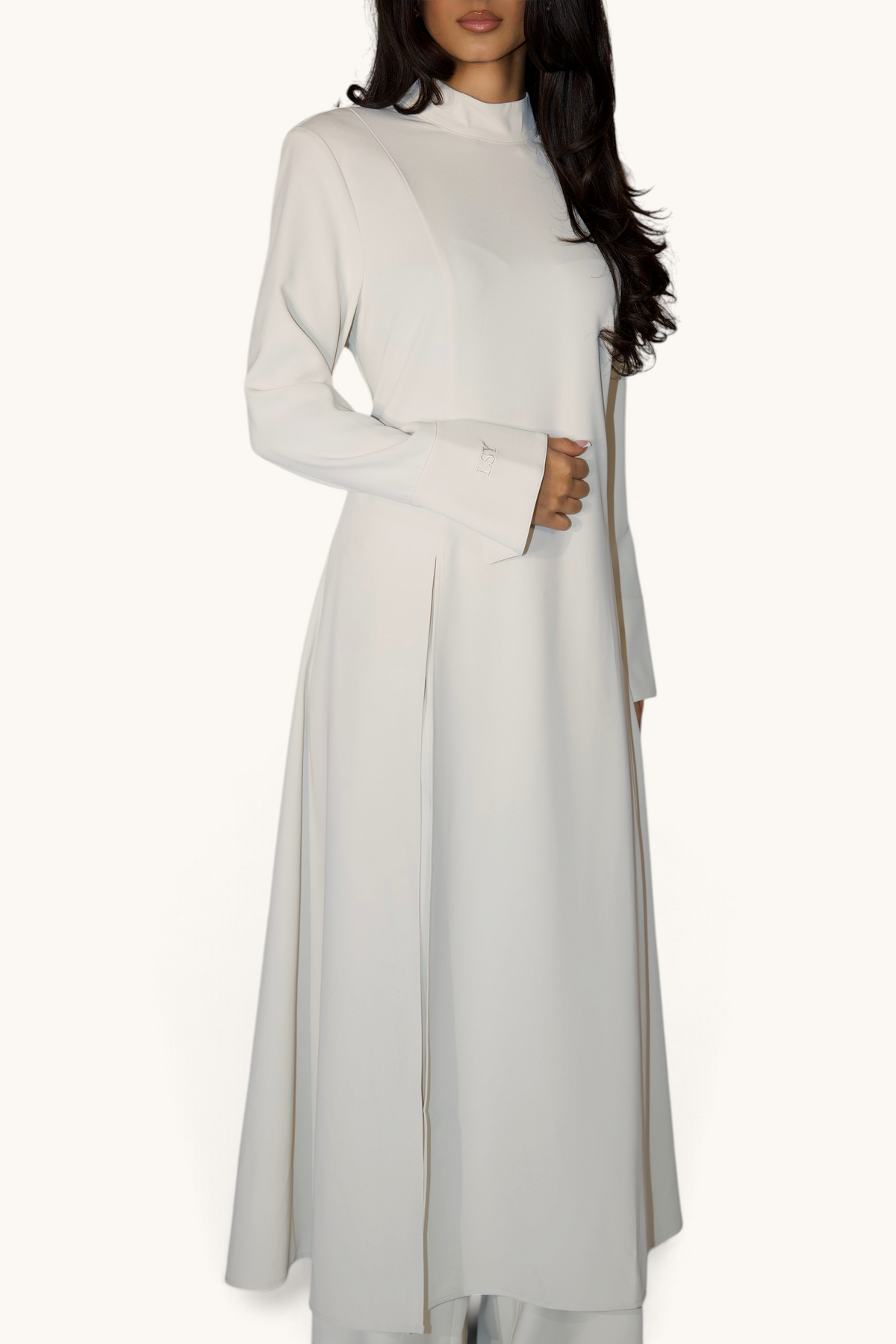 LOSYANA langer Zweiteiler in Creme Weiß mit langem Oberteil, Seitenschlitz und elegantem Stehkragen