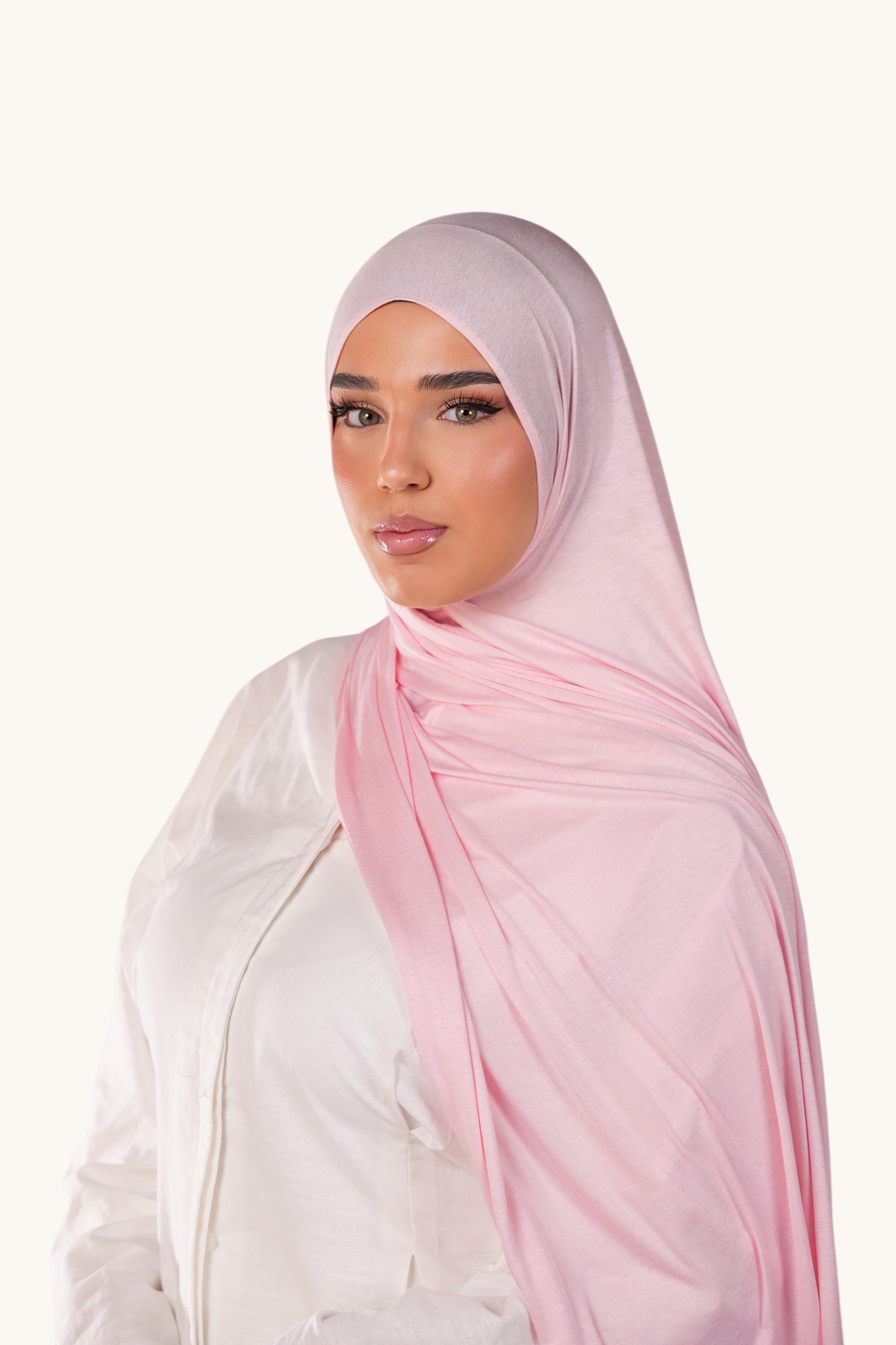 Bambus-Jersey mit Erdbeer-Design von Losyana.Shop, weiches Stoffmuster, angenehm zu tragen, ideal für bequeme Kleidung.