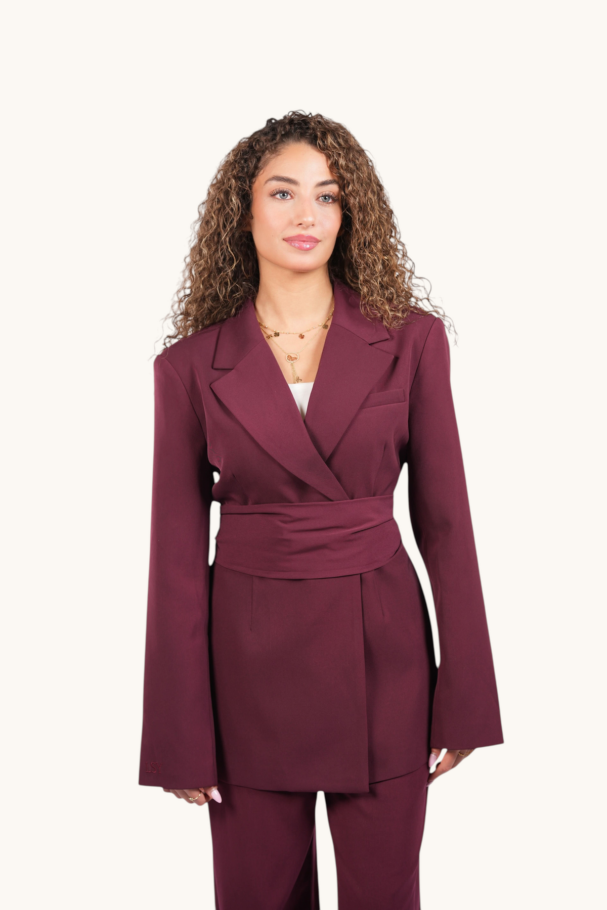 Burgunderfarbene Losyana.Shop Jacke im Blazer-Stil mit Gürtel, elegante Passform, perfekt für formelle Anlässe und Business-Outfits.