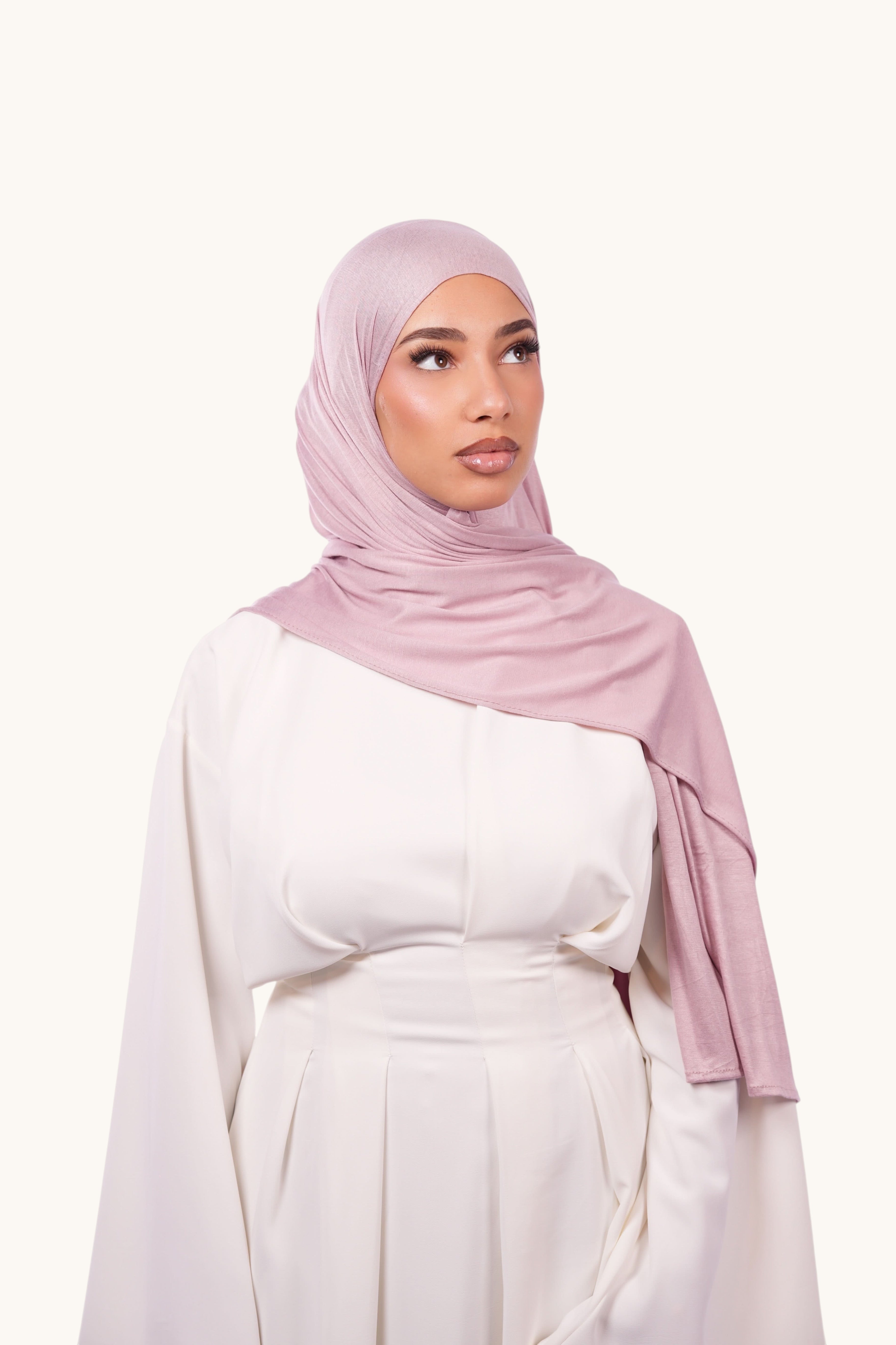 Weiches Bambus-Jersey in Rose von Losyana.Shop, Nahaufnahme des Stoffes mit feiner Textur und natürlichem Glanz.