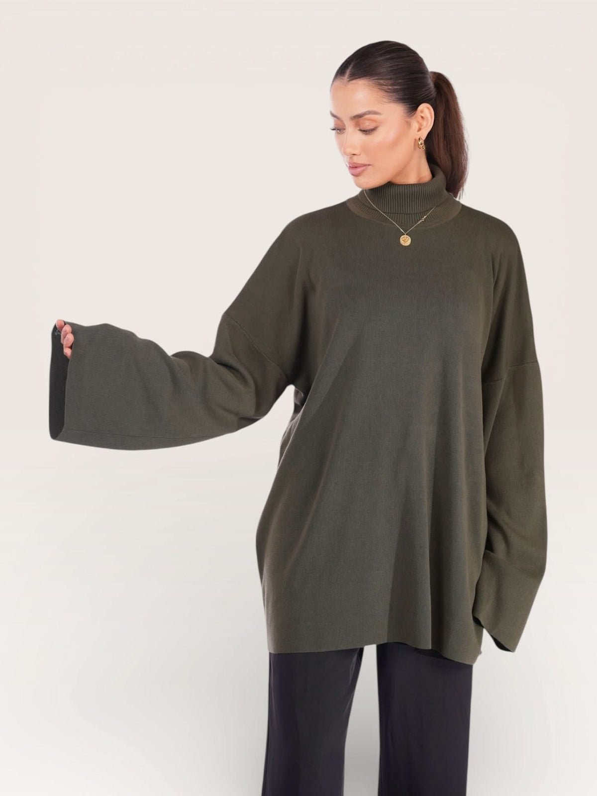 Luxuriöses Losyana.Shop Strickoberteil in Olivgrün, weiches Material, stilvoller Schnitt, perfekt für kalte Tage.