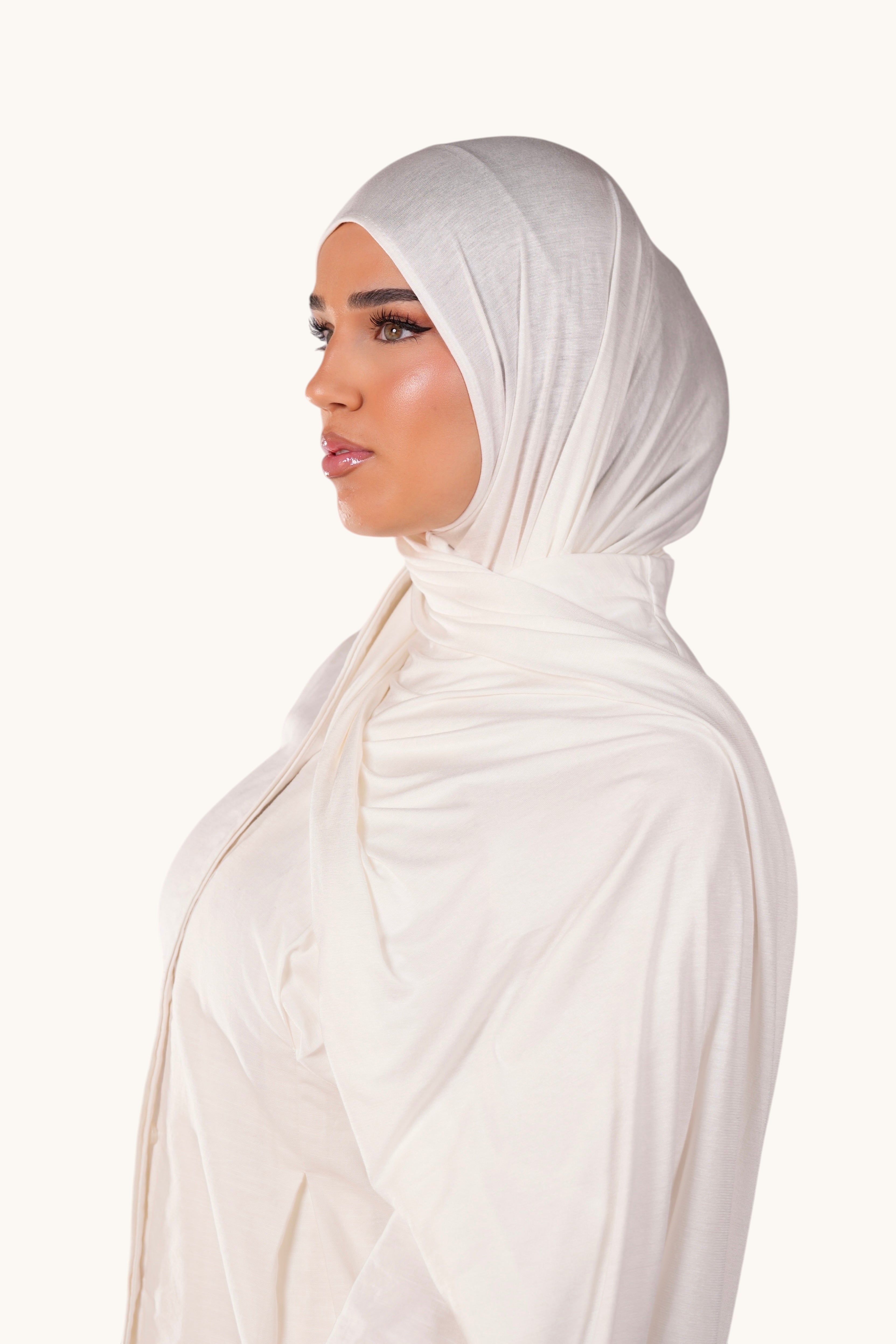 Weiches Bambus-Jersey in Kokosnuss-Farbe von Losyana.Shop, zeigt die Textur und den Stoff des Stoffes.