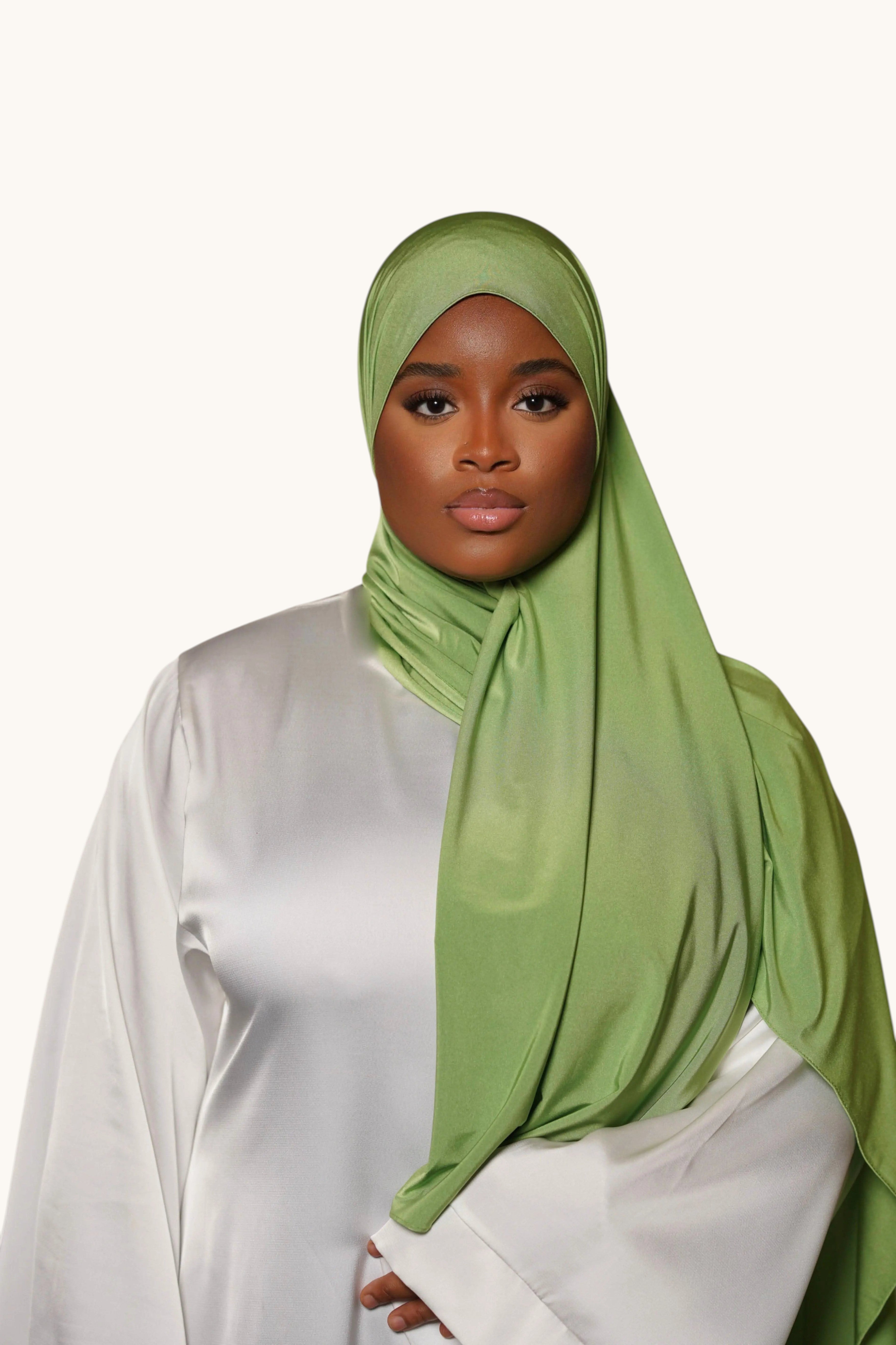 Weiches Satin-Baumwolljersey in Limette von Losyana.Shop, glatte Textur und leuchtende Farbe, ideal für bequeme Kleidung.