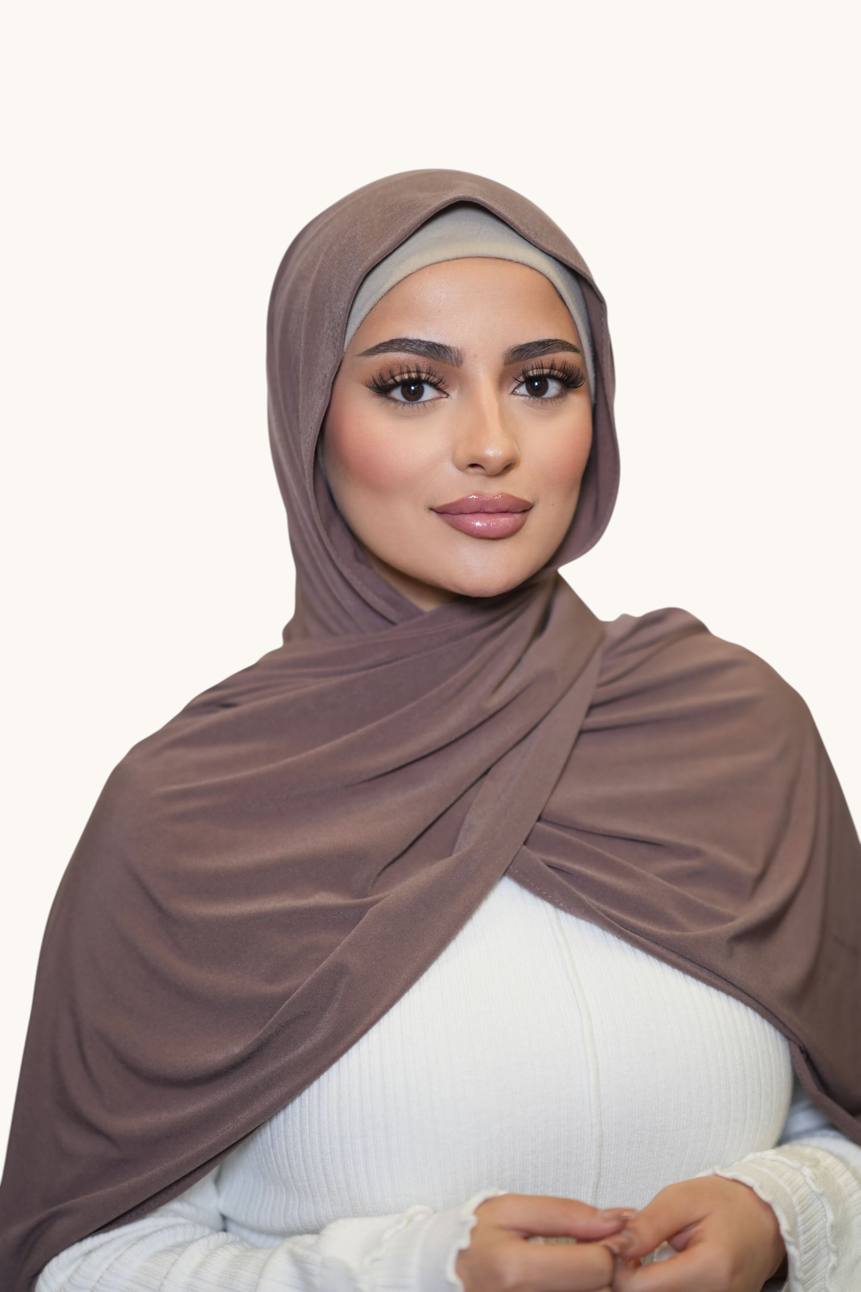 Hijab Vela Jersey in Kaffee von Losyana.Shop, weiche Stoffe, stilvoller Kopftuch-Style, ideal für modische Abdeckung