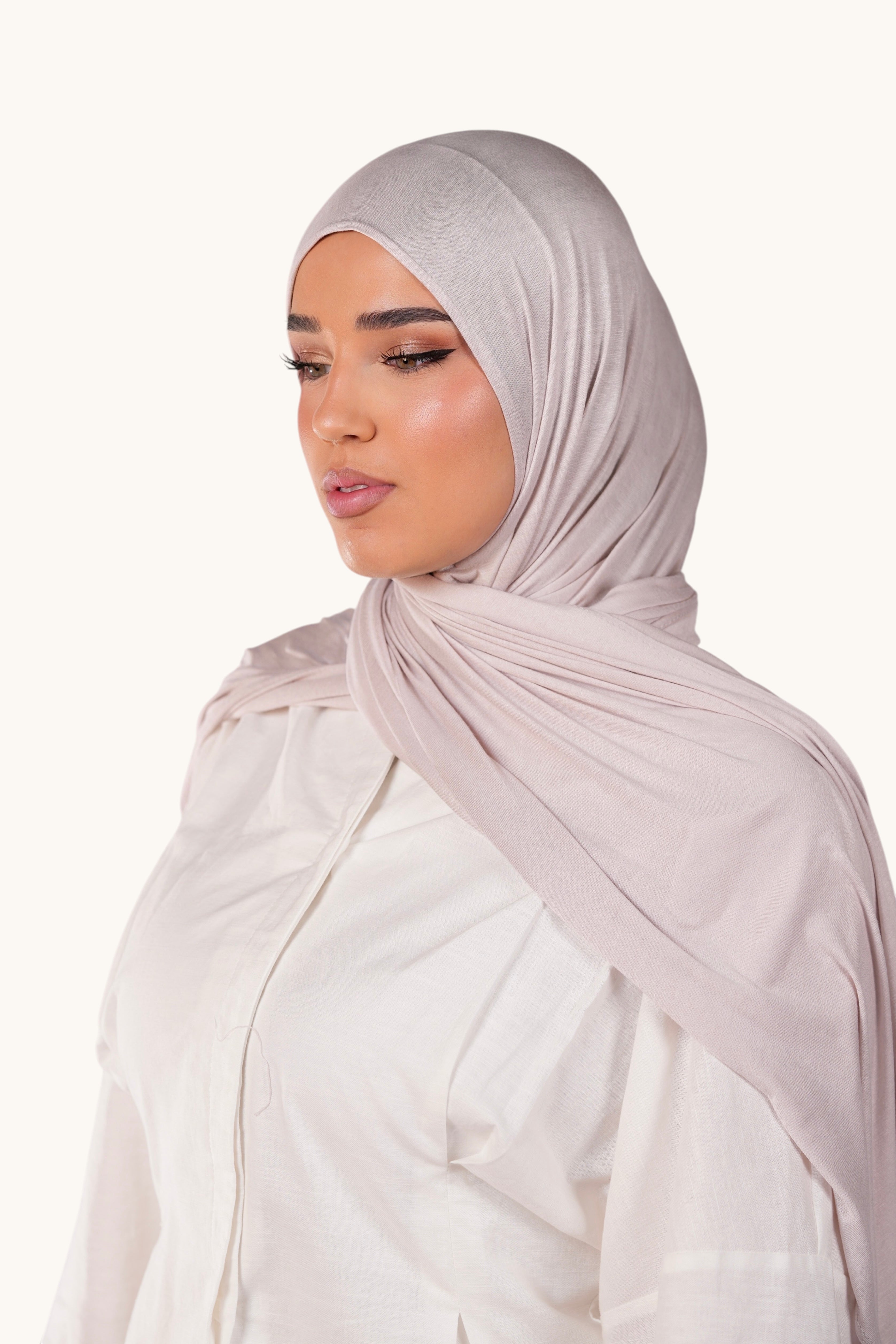 Bambusjersey aus Leinen von Losyana.Shop, weiche Textur, natürliche Farbe, ideal für bequeme Kleidung, Nahaufnahme der Stoffstruktur