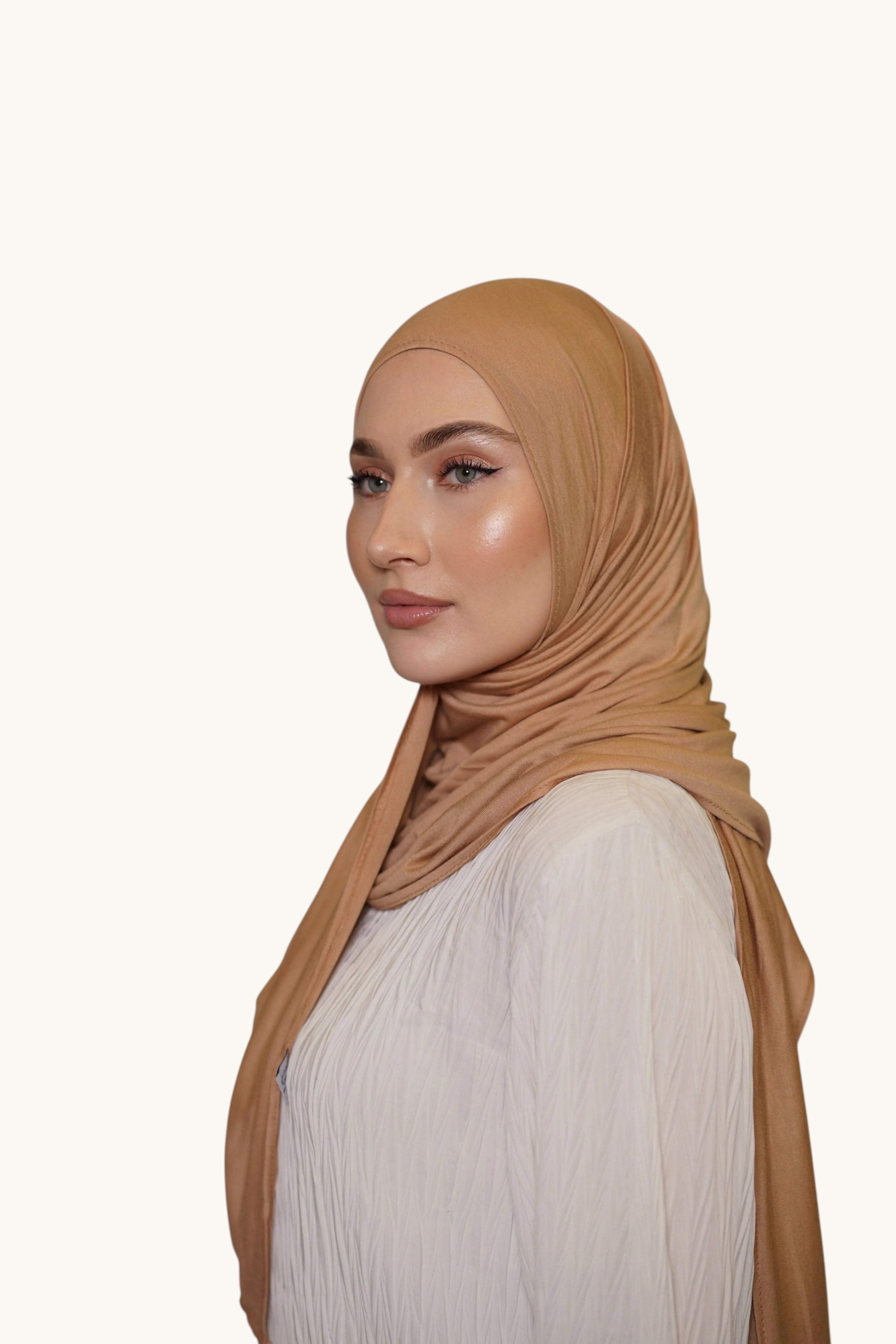 Beiger und oranger Jersey von Losyana.Shop, weicher Stoff, langer Ärmel, modischer Schnitt, perfekt für kalte Tage