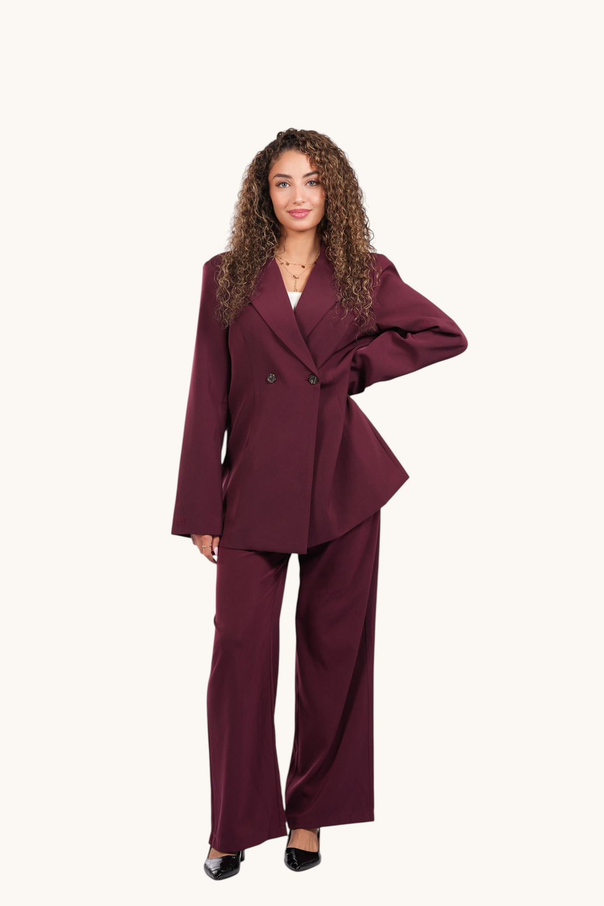 Burgunderrote Losyana.Shop Blazer mit Gürtel, elegante Jacke aus hochwertigem Stoff, vorne mit Knöpfen und schmaler Passform.