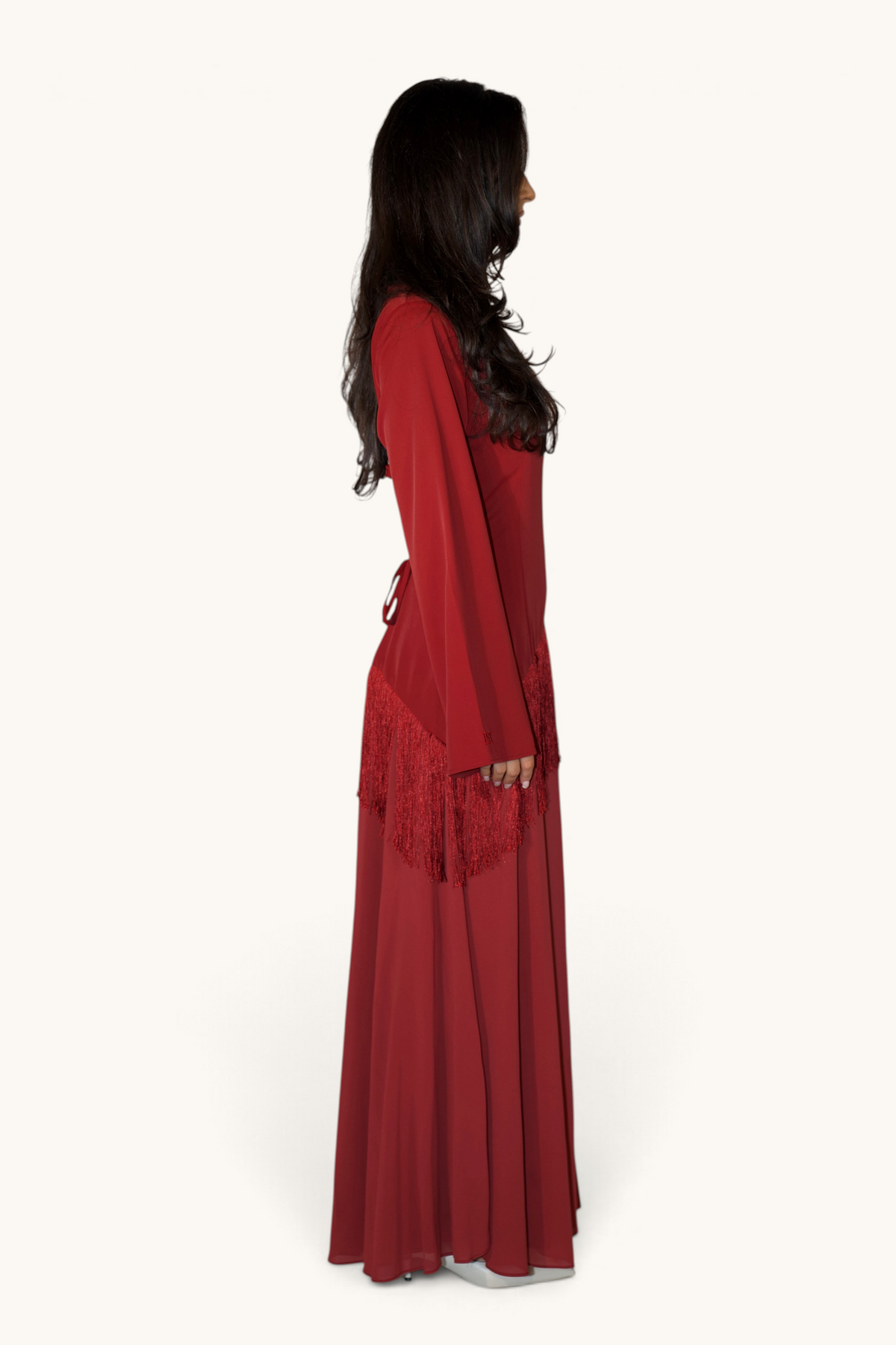 LOSYANA bordeauxrotes Maxikleid mit Korsett-Schnürung, langen Ärmeln und asymmetrischen Fransen an der Hüfte