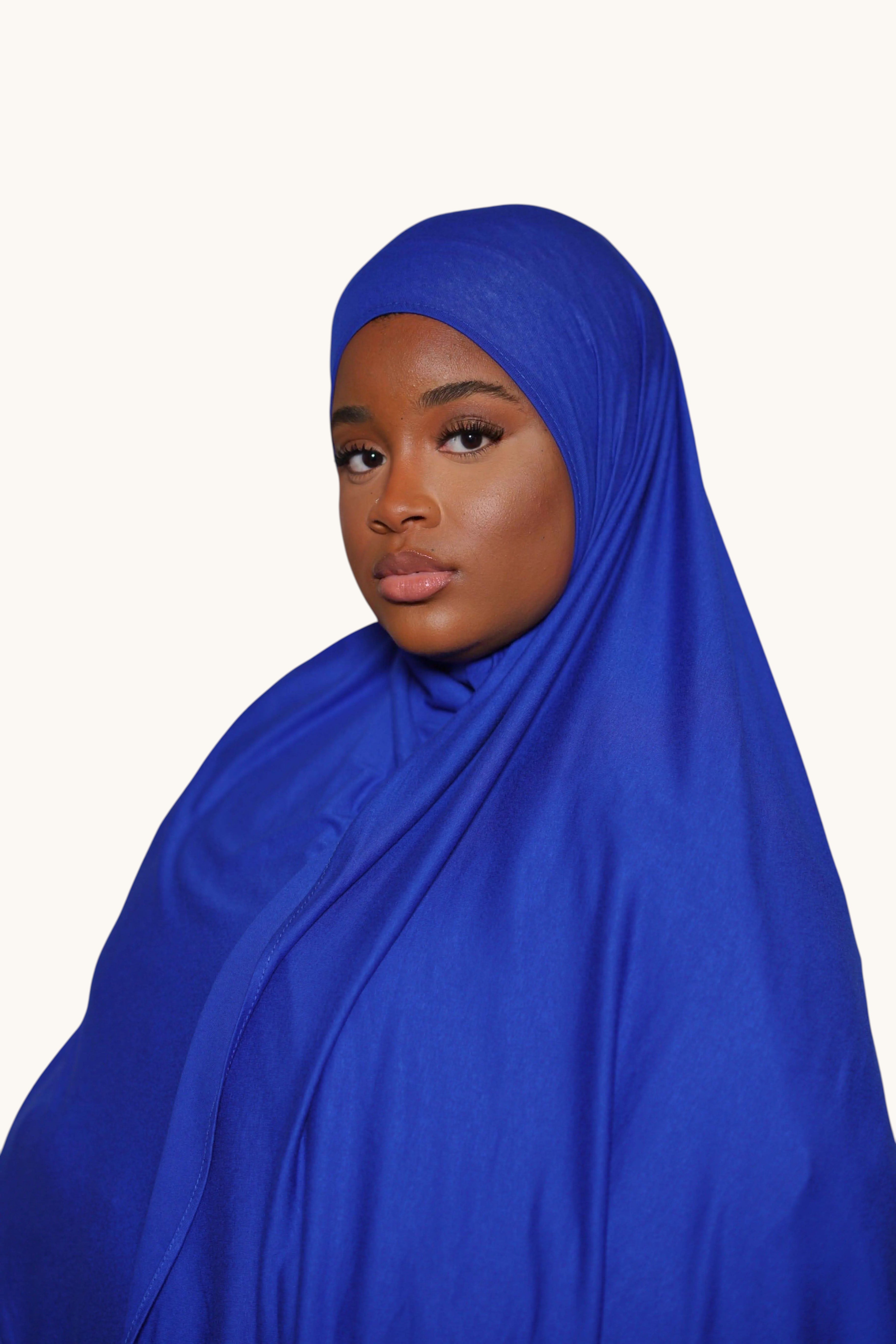 Royalblaues Losyana.Shop Jersey aus weicher Baumwolle, zeigt den Rundhalsausschnitt und angenehmen Sitz.