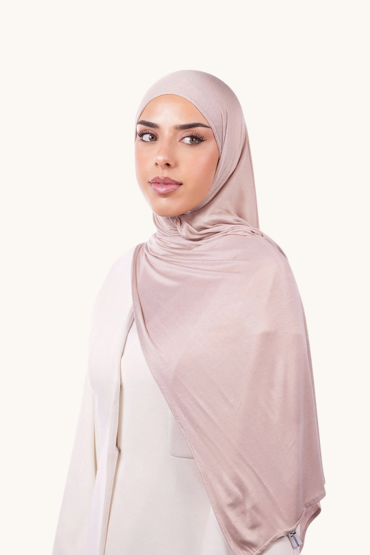 Weiches Bambus-Jersey amira rose von Losyana.Shop, flauschige Textur und zarte rosa Farbe, ideal für nachhaltige Kleidung.