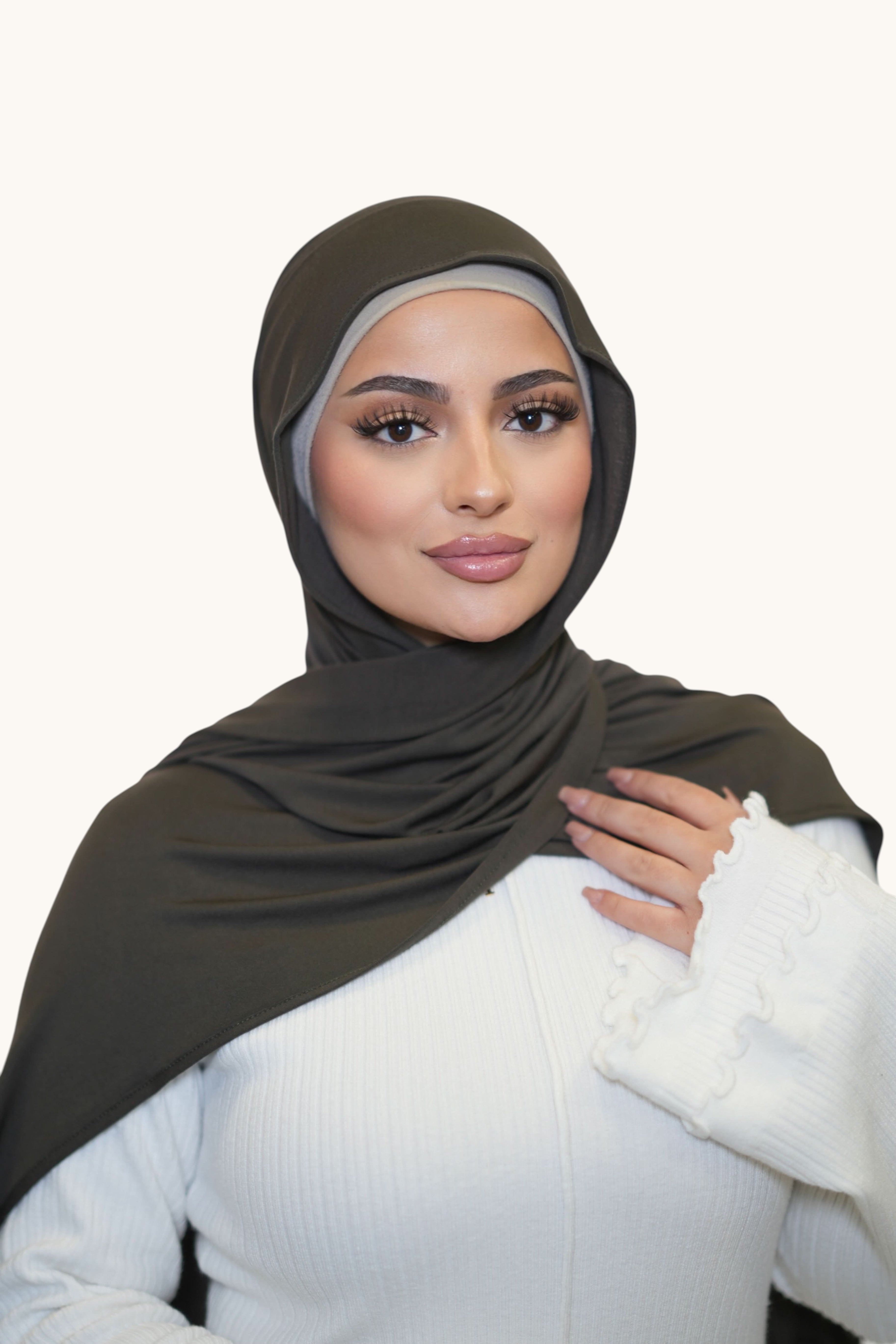 Vela Jersey Hijab in Waldgrün, weiche Baumwollstoff, modisches Kopftuch für Damen, von Losyana.Shop