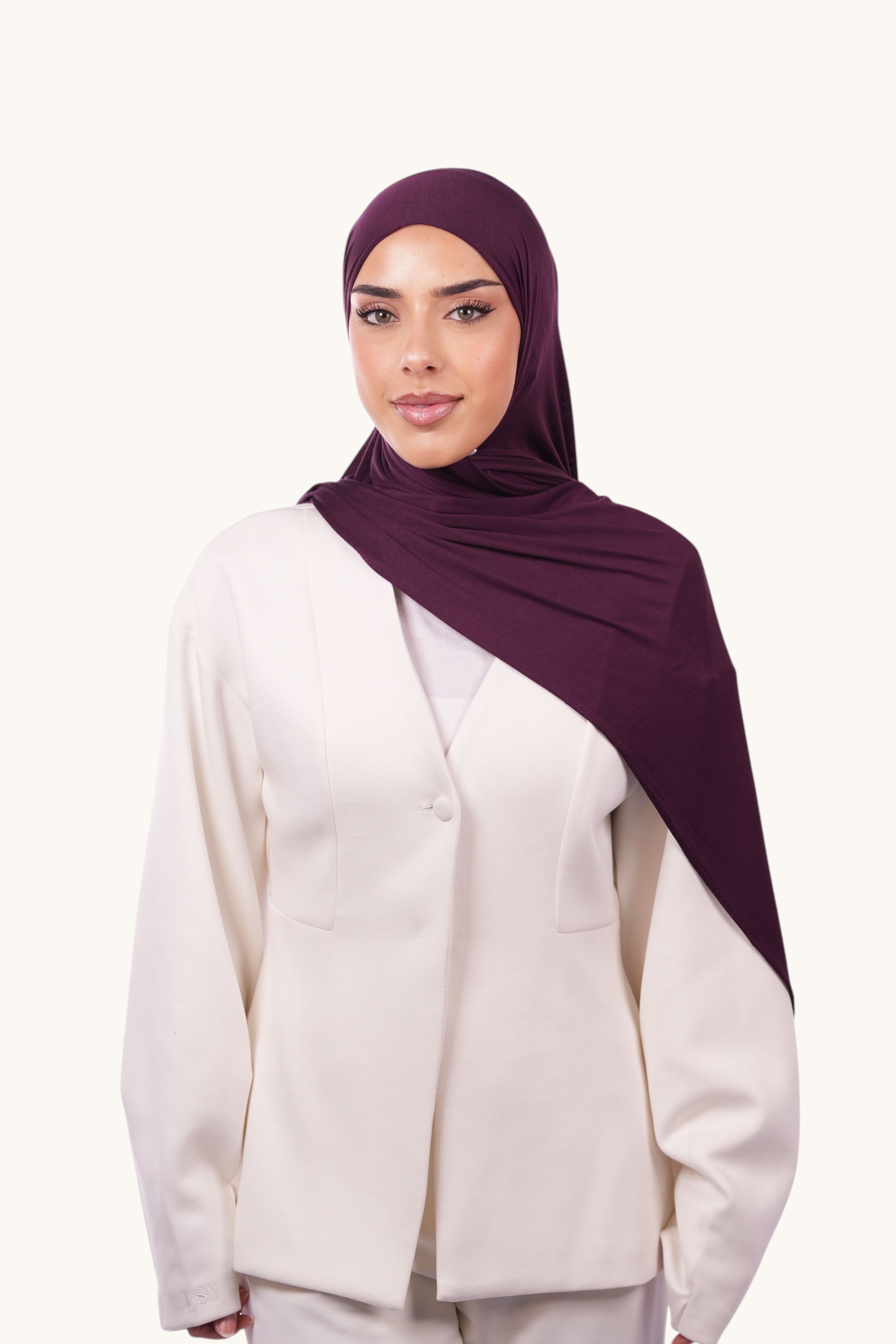 Bambus-Jersey in Aubergine von Losyana.Shop, weicher und nachhaltiger Stoff, zeigt die Textur des Jersey-Stoffs.