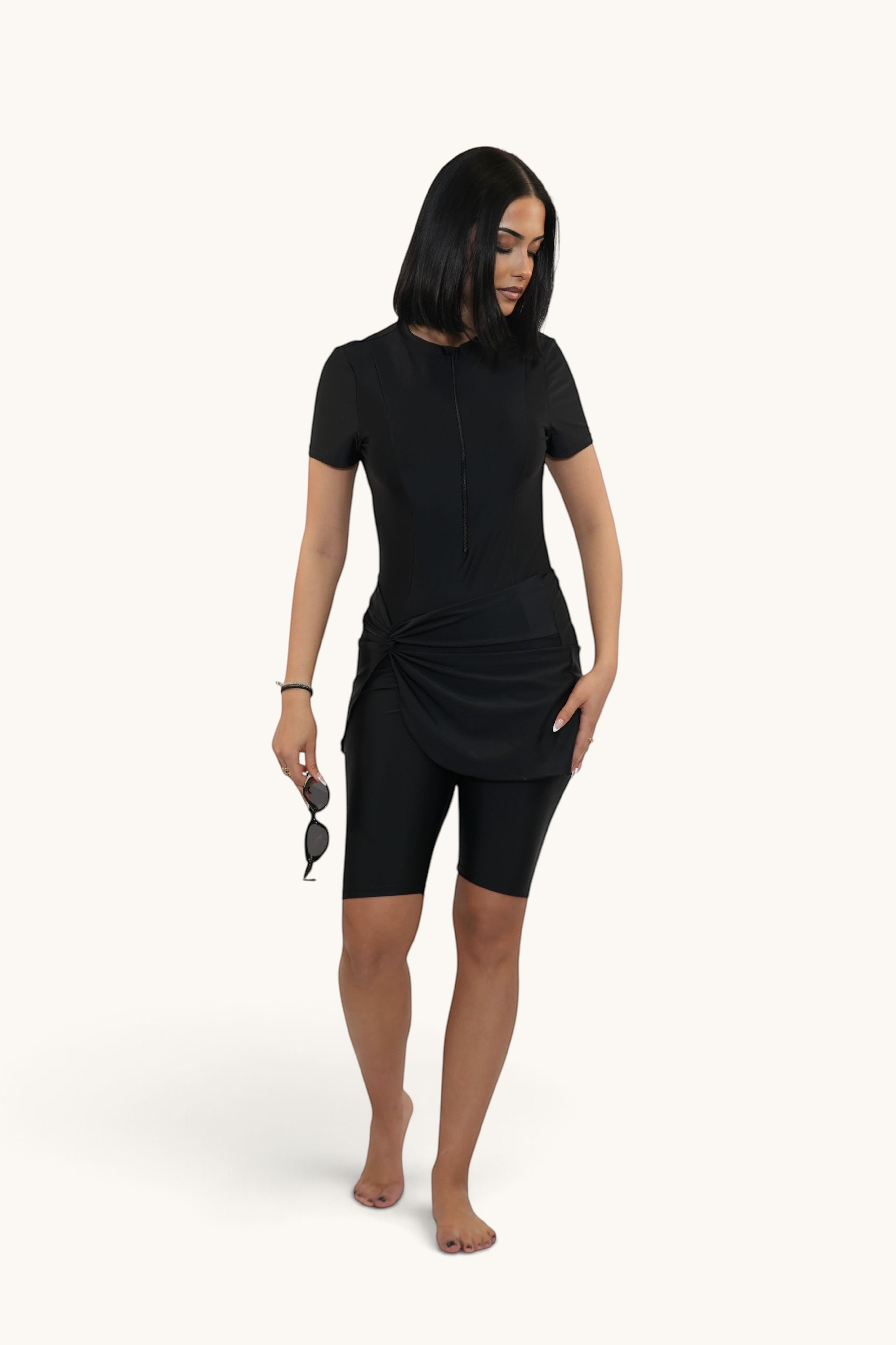 Blaue Luna Marina Schwimmkleidung von Losyana.Shop, mit stilvollem Design und bequemer Passform, im Wasser getragen
