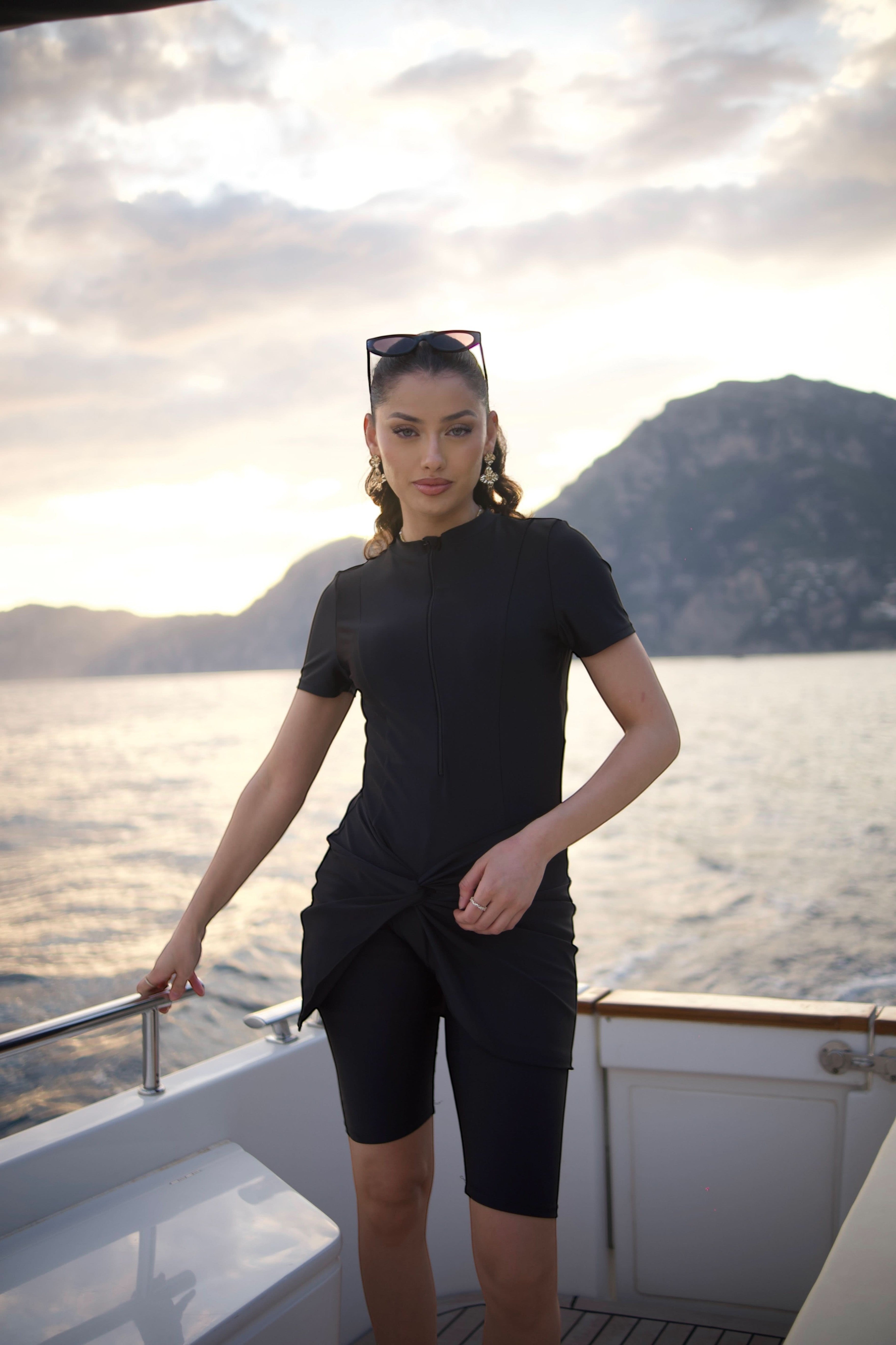 Blaue Luna Marina Schwimmkleidung von Losyana.Shop, bequem und stilvoll für den Wassersport, mit modischem Design.