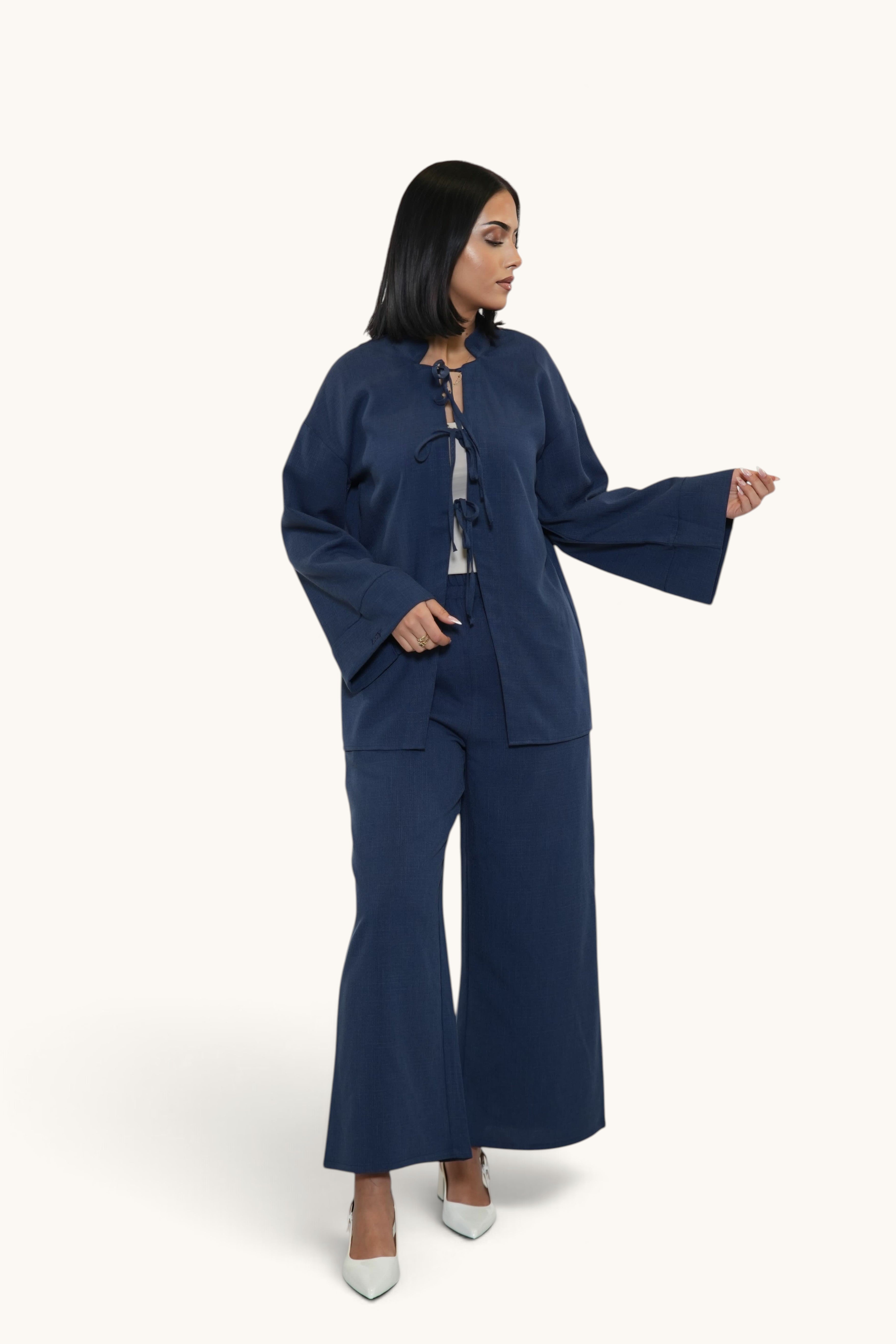 Zweiteiliger Positano Ease Set in Navy von Losyana.Shop, bequeme Lounge- oder Schlafbekleidung, weiche Stoffe und lockerer Schnitt