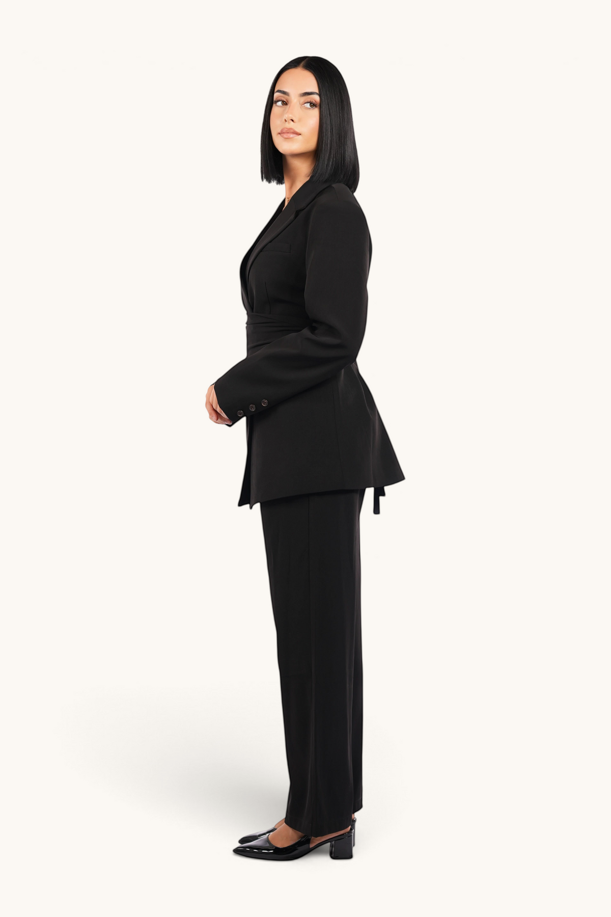 Schwarze Losyana.Shop Blazer mit Gürtel, elegante Jacke, enge Passform, ideal für formelle Anlässe, aus weichem Stoff gefertigt