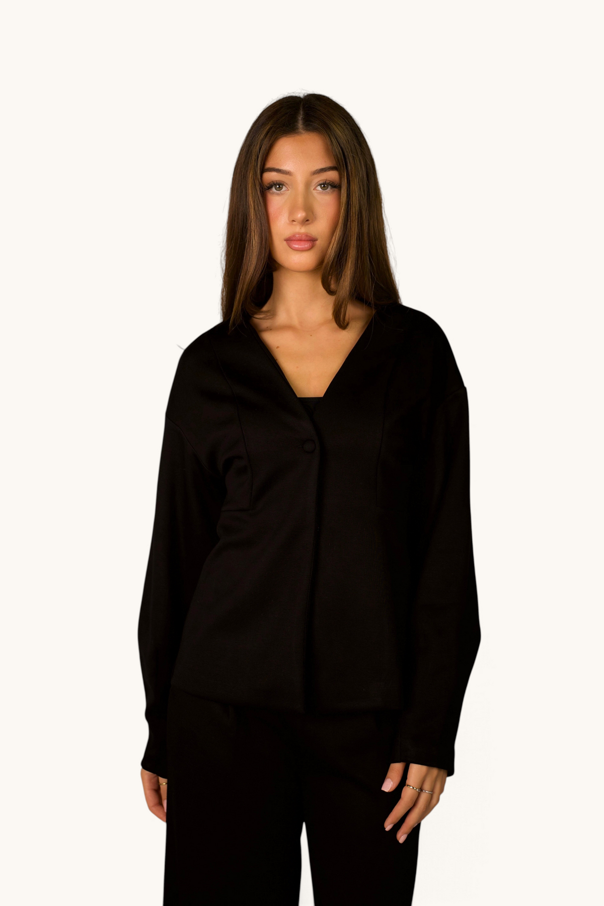 LOSYANA Opera Blazer in Schwarz aus weichem Stoff mit taillierter Passform und eleganter Knopfleiste