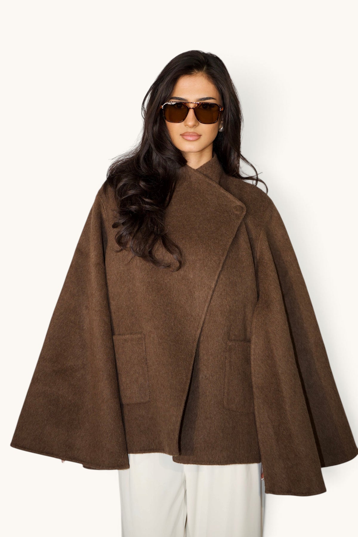 LOSYANA Wollcape Jacke in Schokoladenbraun, warm und stilvoll, mit weicher Wolle, perfekt für kalte Tage
