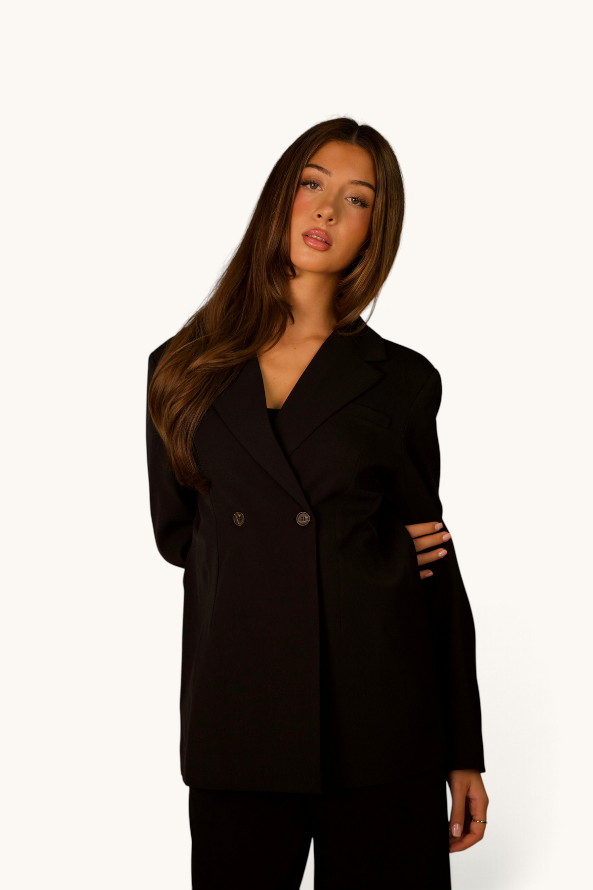 LOSYANA Noble Belted Blazer in Schwarz mit doppelreihiger Knopfleiste und eleganter, strukturierter Passform