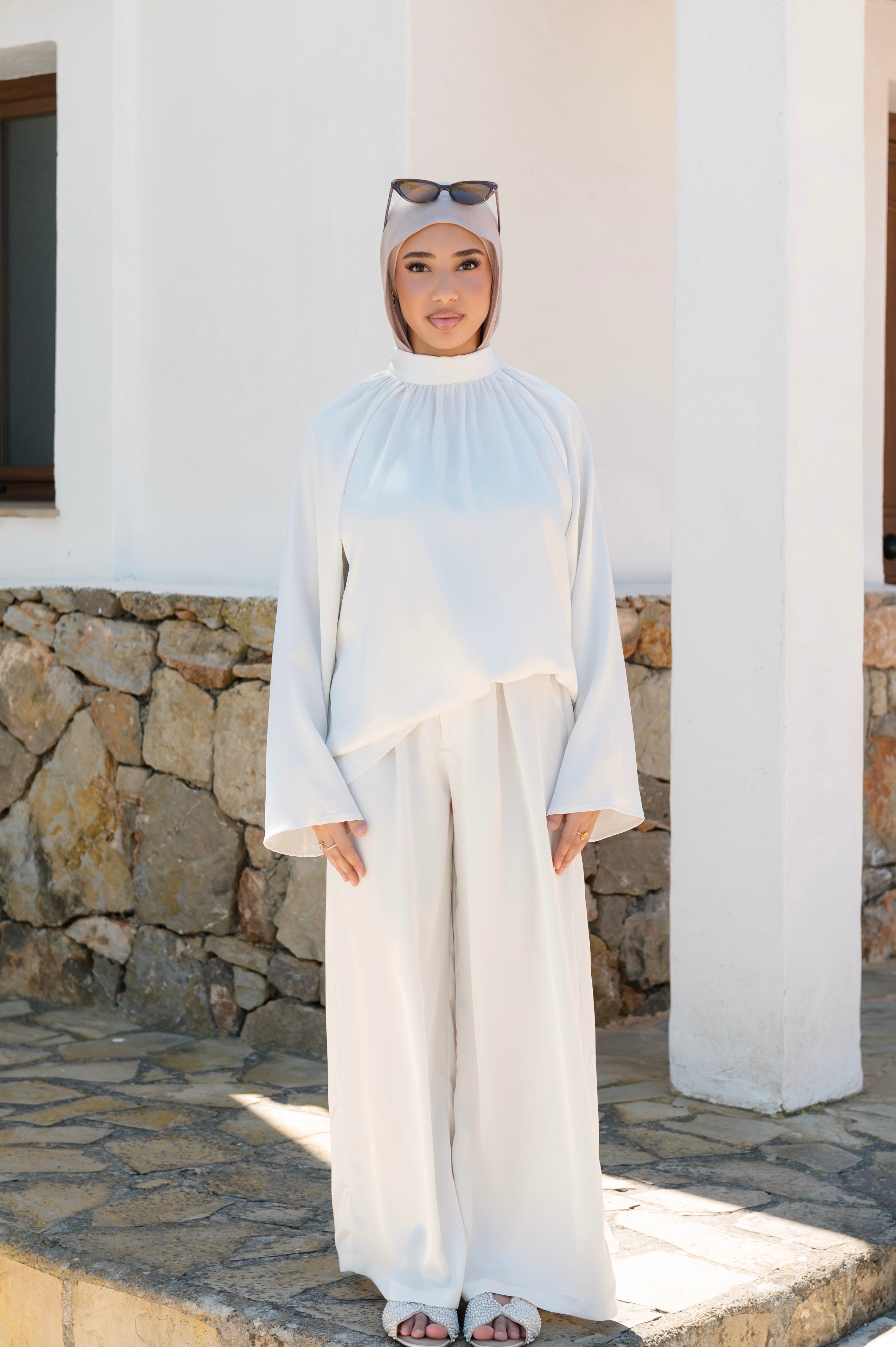 Zweiteiliger La Palma von LOSYANA, helle Stoffe, stilvoller Zweiteiler für Damen, nahtloses Design, modischer Look