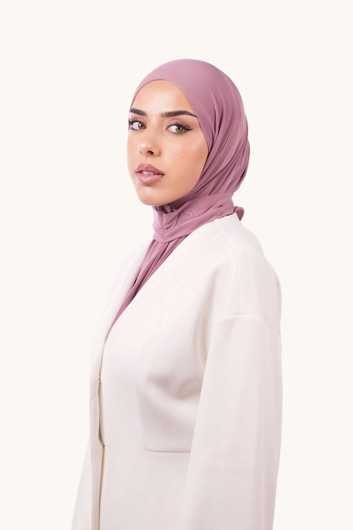 Damasch hijab in dusty rose von Losyana.Shop, weich und bequem, aus leichtem Stoff, perfekt für stilvolle islamische Kleidung