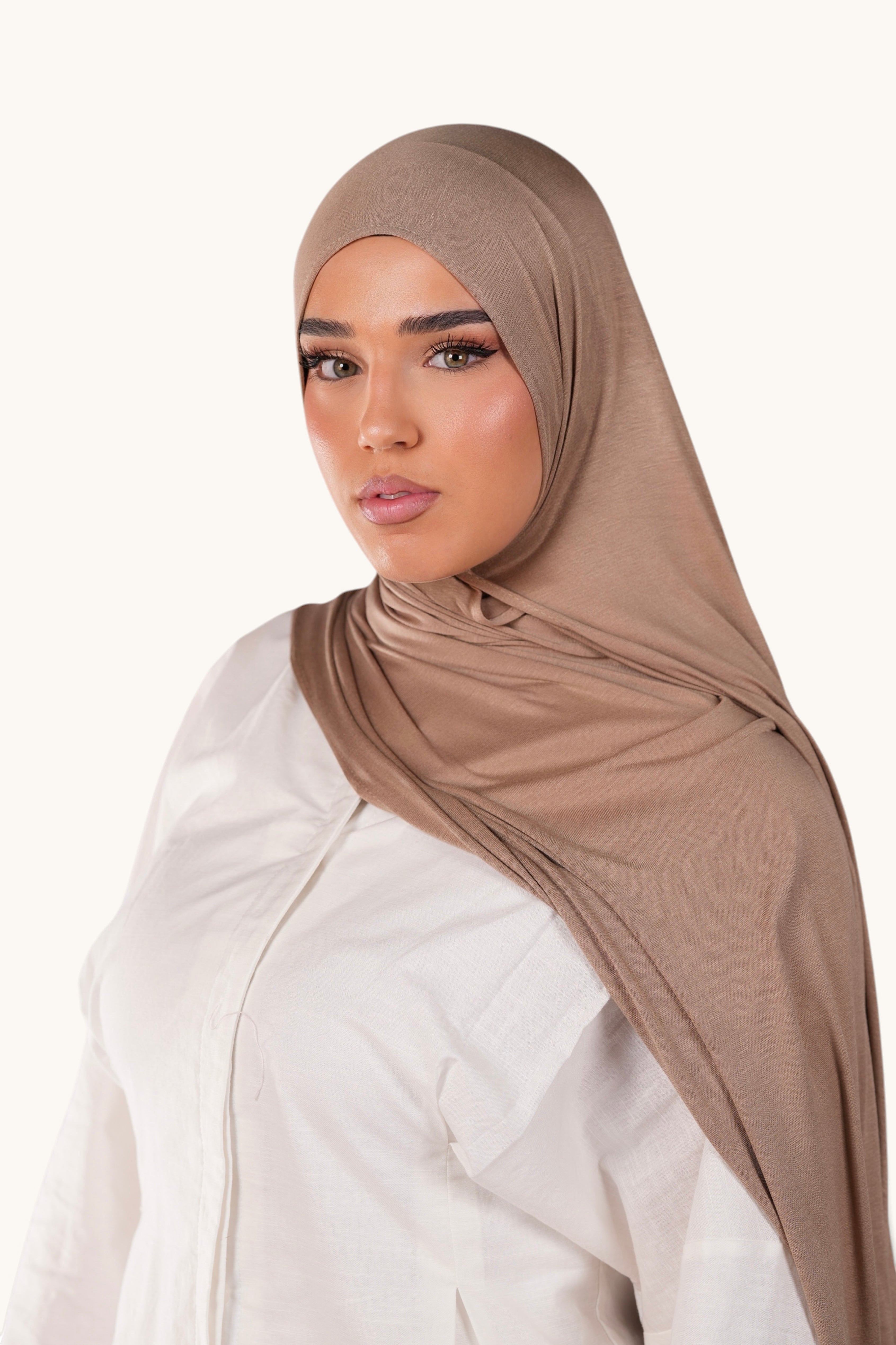 Bambus-Jersey in Sand von Losyana.Shop, weiches Stoffmuster, ideal für bequeme Kleidung, Nahaufnahme des Textilmaterials