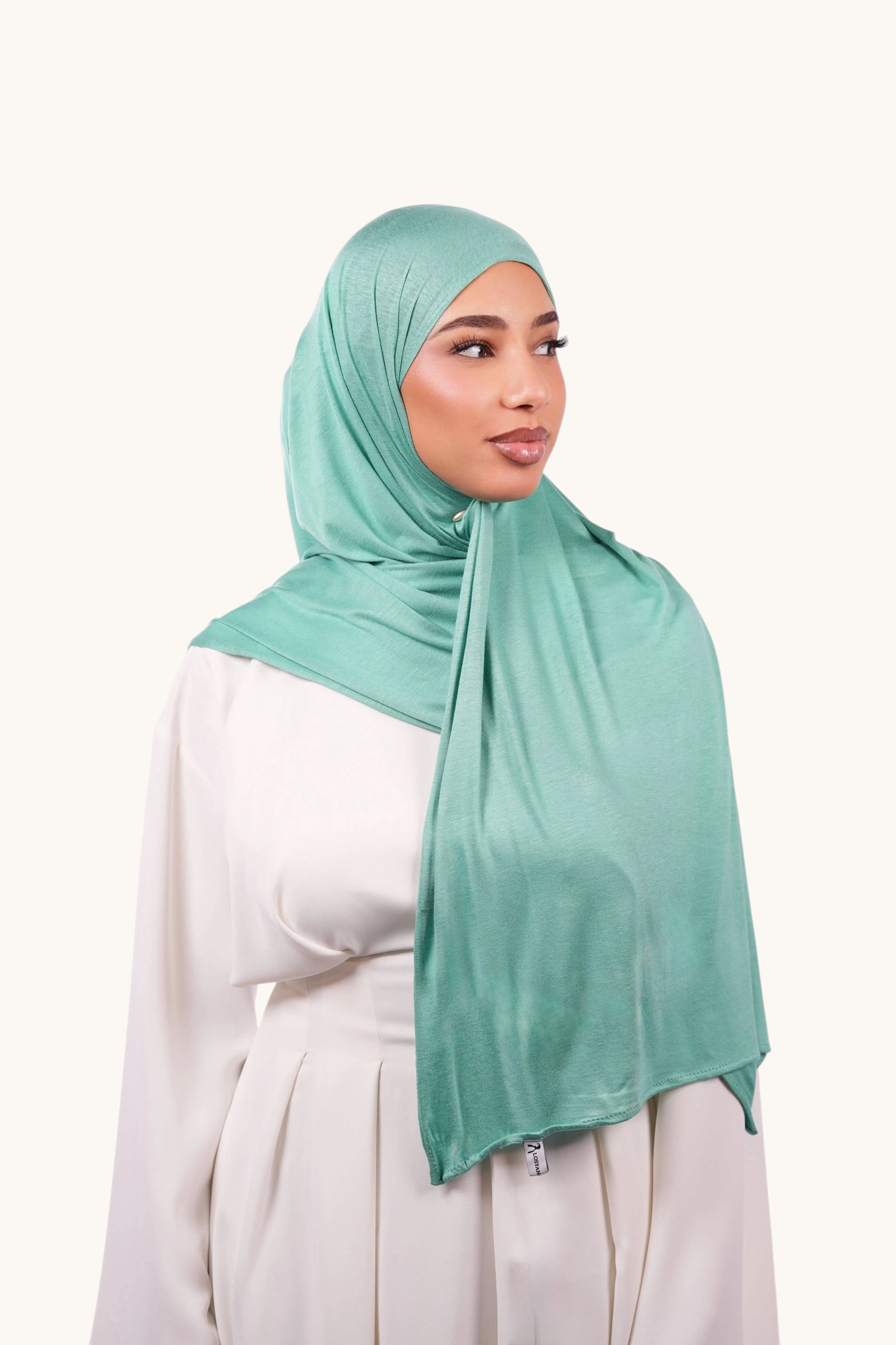 Weiches Bamboo Jersey in Minzgrün von Losyana.Shop, bequem und atmungsaktiv, zeigt die feine Textur des Stoffes.